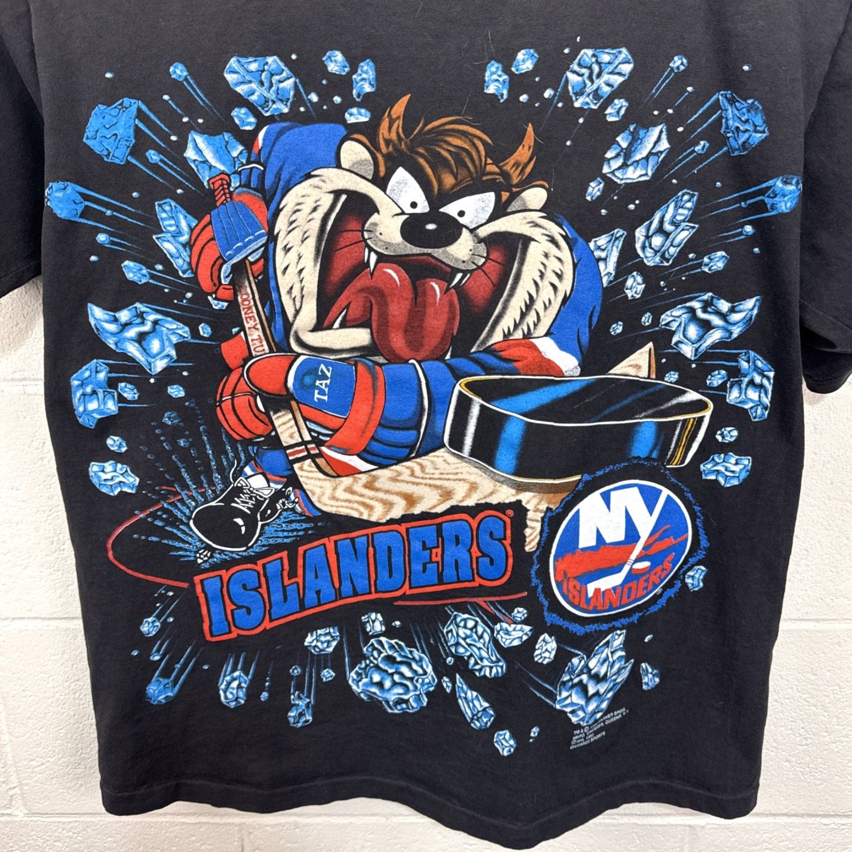 Changes VINTAGE Changes 1993 Looney Tunes Taz NHL New York Islanders Hockey Black T Shirt XL Size US XL / EU 56 / 4 - 2 Thumbnail