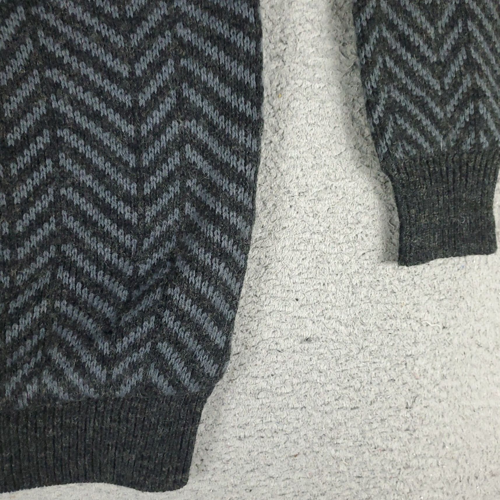 Vintage VINTAGE Alan Stuart Sweater Pullover Mens Size Large Gray Casual V-Neck Long Sleeve Knit Size US L / EU 52-54 / 3 - 6 Thumbnail