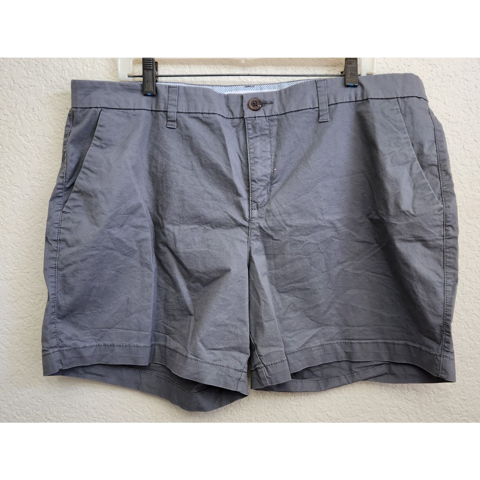 Old Navy Old Navy Gray Everyday Flat Front Slashed Pockets Shorts 16 Size 38" / US 16 / IT 52 - 1 Thumbnail