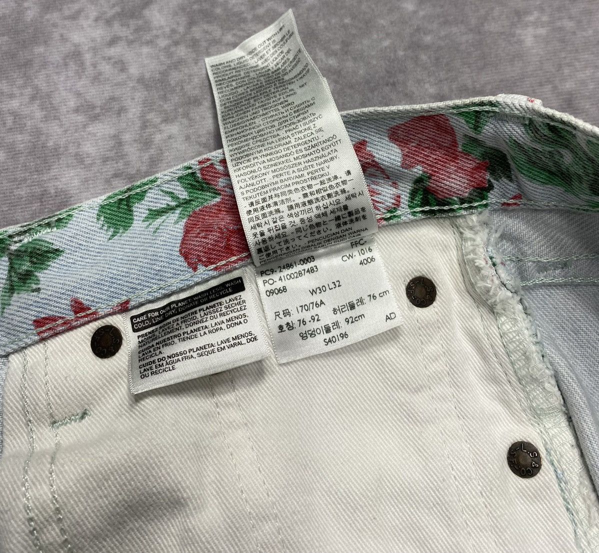 Levi's × Supreme Supreme Levi’s Roses 505 Jeans Light Blue (SS16) Size US 30 / EU 46 - 6 Thumbnail