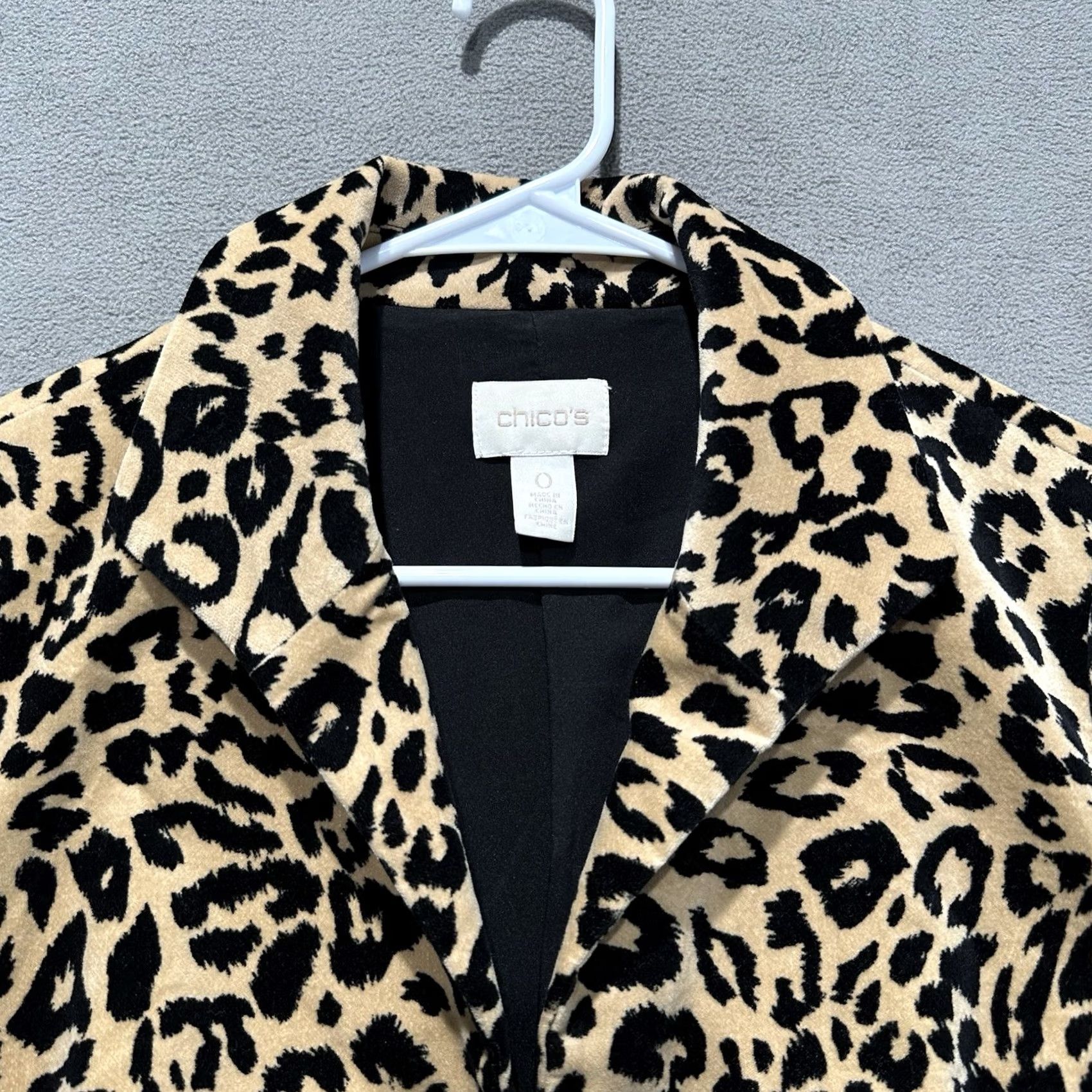 Vintage Chico's Blazer Womens Size 0 Beige Leopard Print Lined Velveteen Open Front EUC Jacket Size XS / US 0-2 / IT 36-38 - 4 Thumbnail