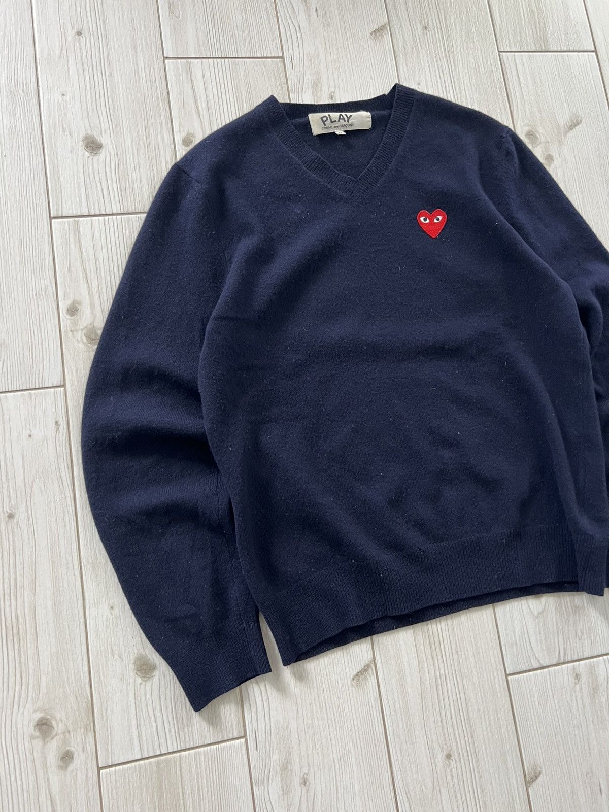 Comme des Garcons Comme des Garçons Blue PLAY V-neck Sweater Japan Medium Size US M / EU 48-50 / 2 - 9 Thumbnail