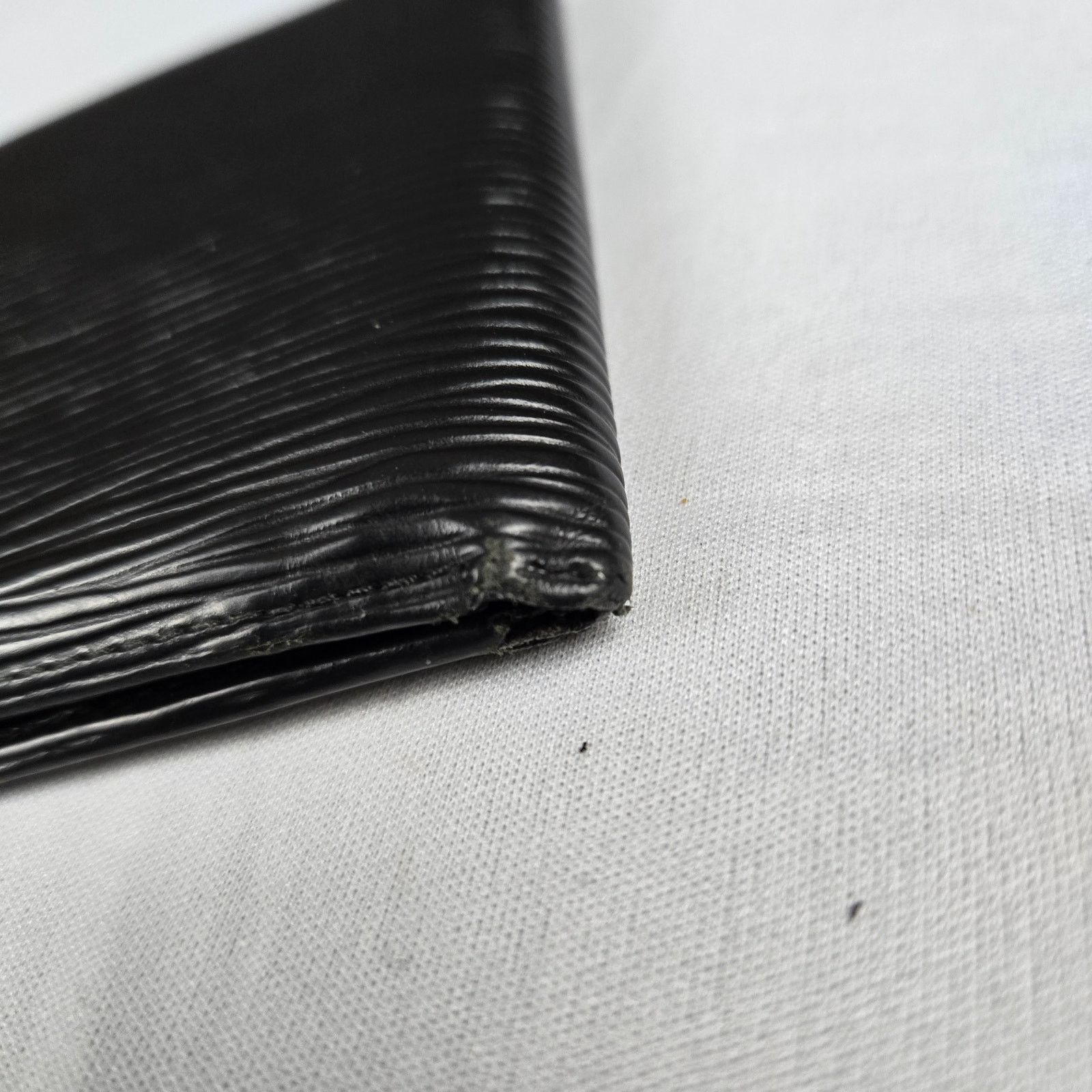Louis Vuitton Louis Vuitton Black Leather Epi Bifold Wallet Size ONE SIZE - 10 Thumbnail