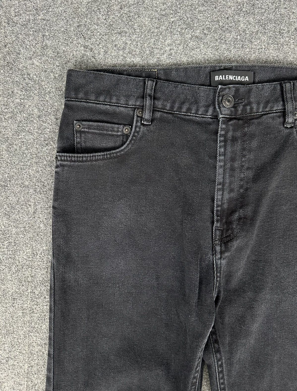 Balenciaga Balenciaga - Demna Gvasalia 2021 Straight Cut Jeans - Washed Size US 32 / EU 48 - 6 Thumbnail