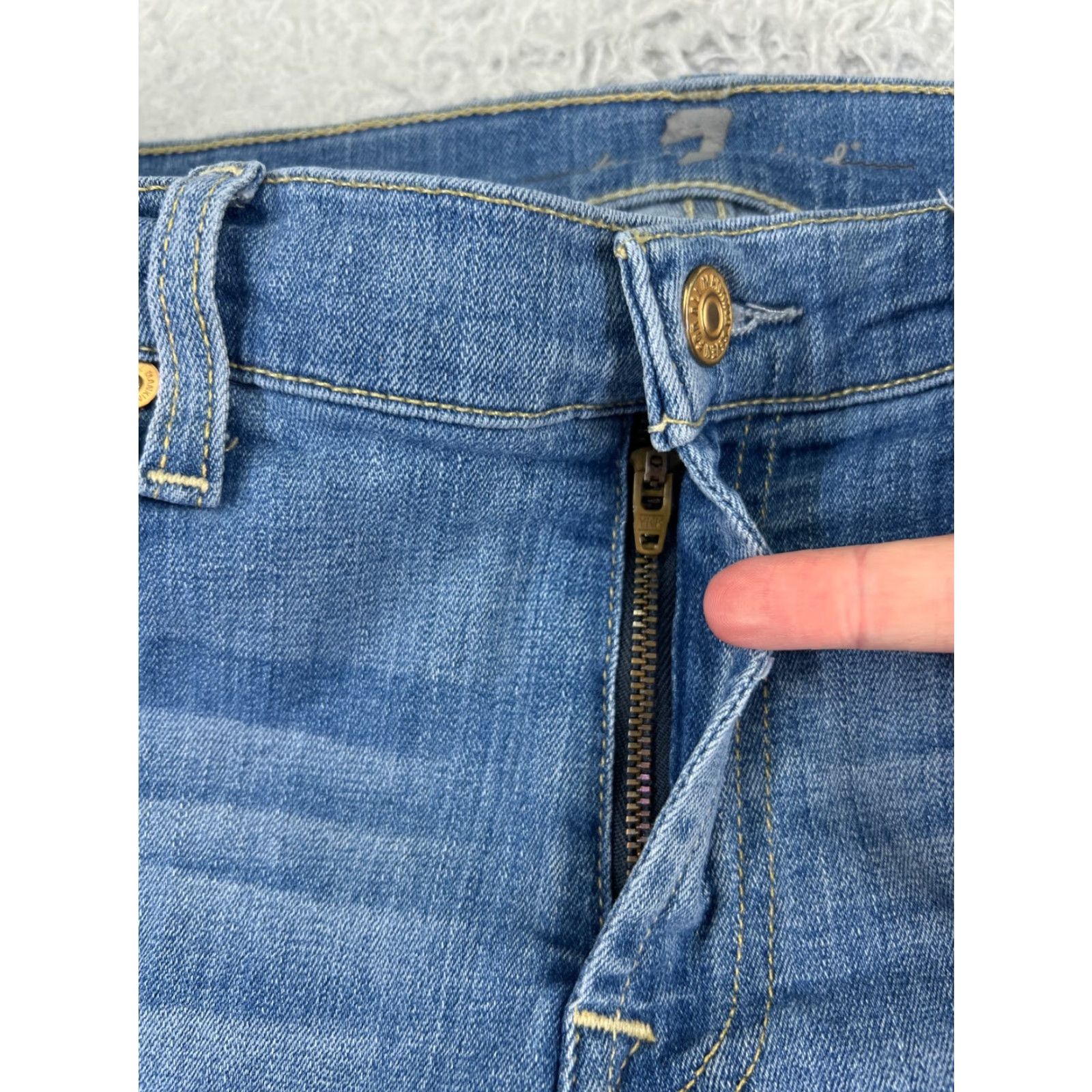 7 For All Mankind 7 For All Mankind Jeans Womens 31 Blue Denim Ankle Cotton 30x25 Regular Zip Pocket 5-Pocket Solid Color 30 Waist Inseam 25 Size 24" / US 00 / IT 34 - 5 Thumbnail