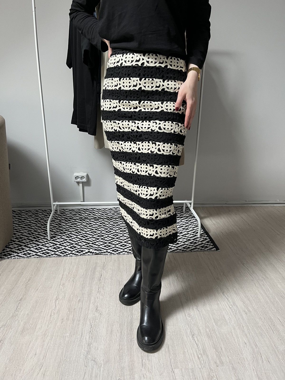 Burberry Prorsum Burberry Prorsum Midi Lace Skirt Size 38 Italy podium Size 26" / US 2 / IT 38 - 12 Thumbnail