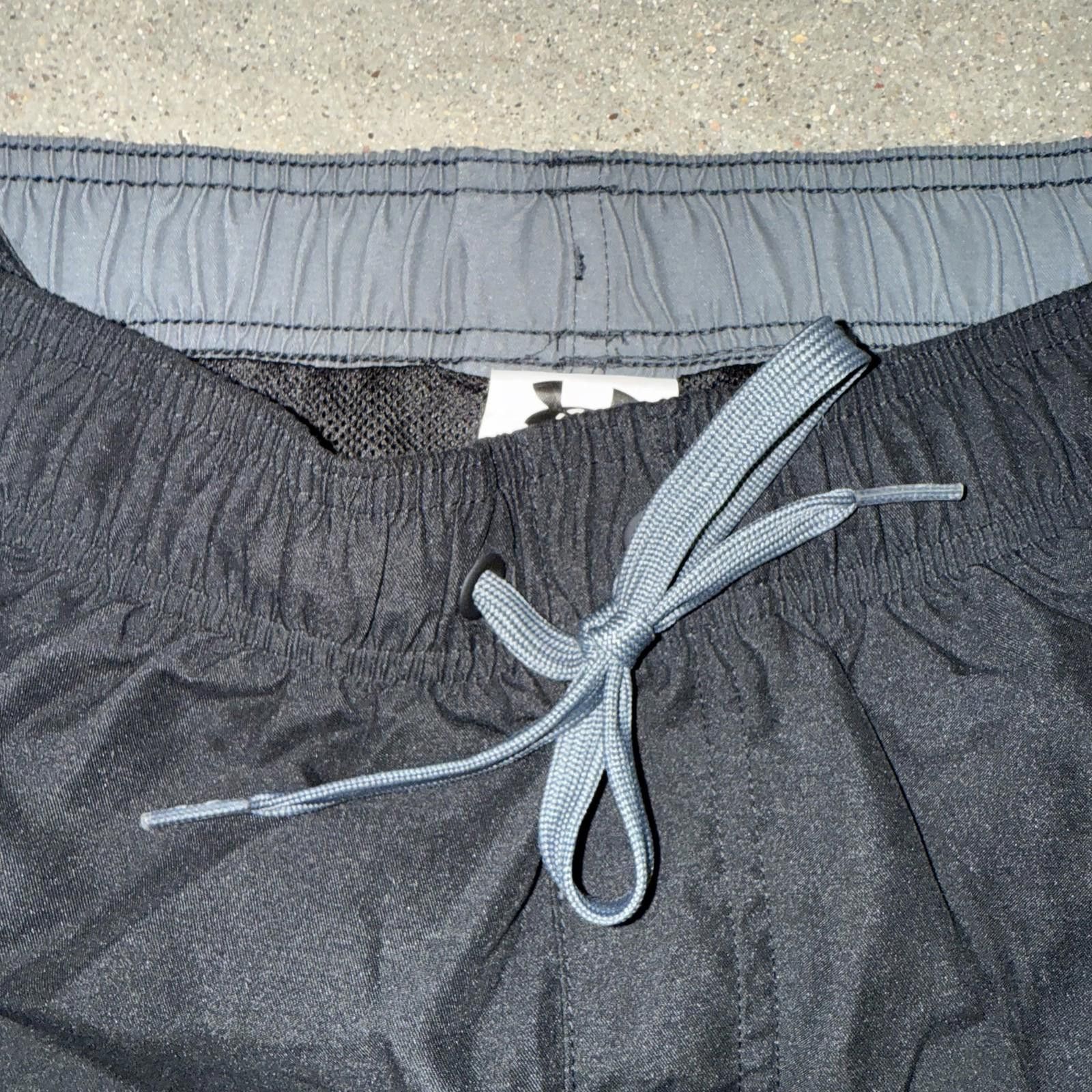 Under Armour Under Armour Short Mens M Swim Trunks Boardshorts Mesh Lined Size US 32 / EU 48 - 2 Thumbnail