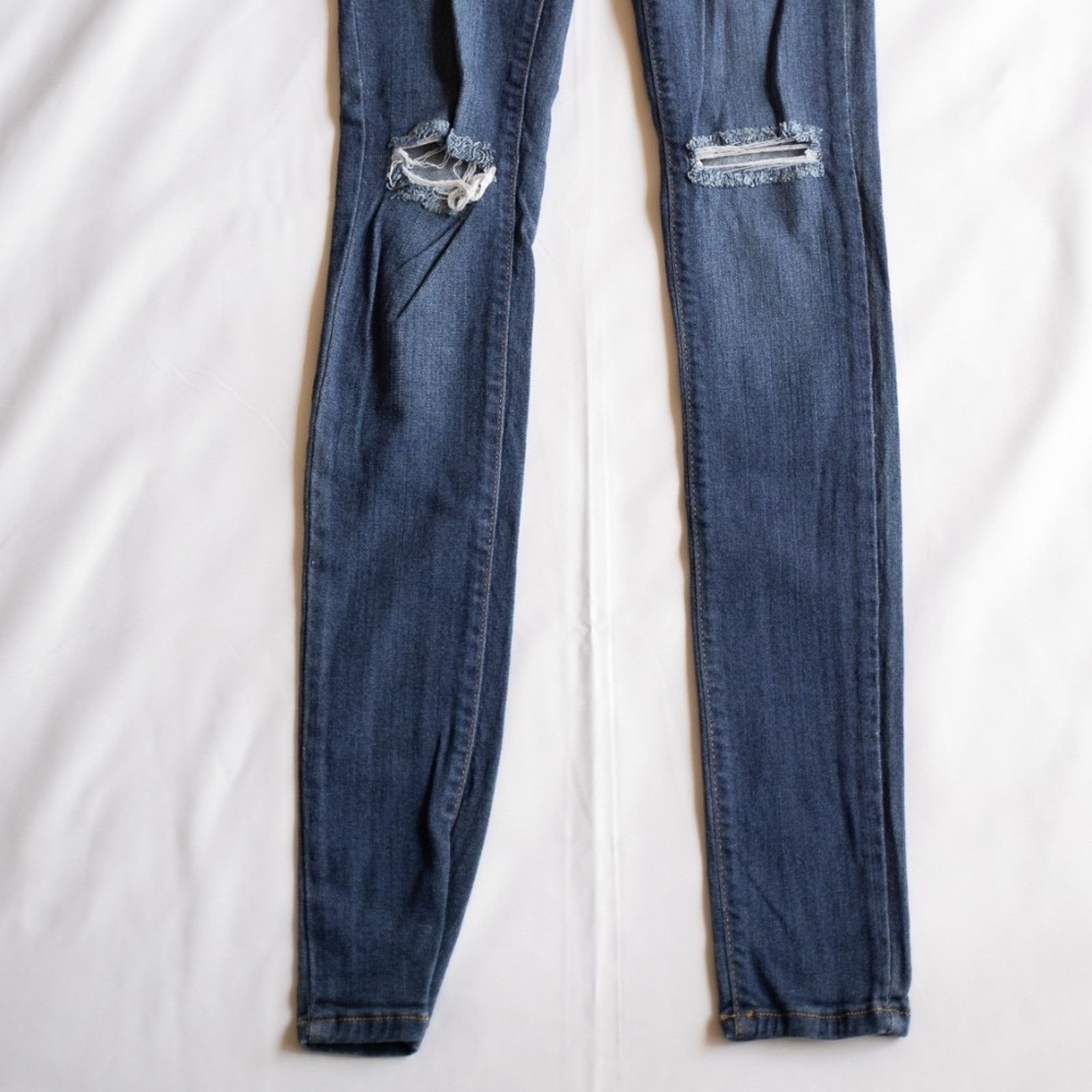 Other Fashion Nova Medium Dark Wash High Rise Destroyed Knee Jean Size 26" / US 2 / IT 38 - 5 Thumbnail