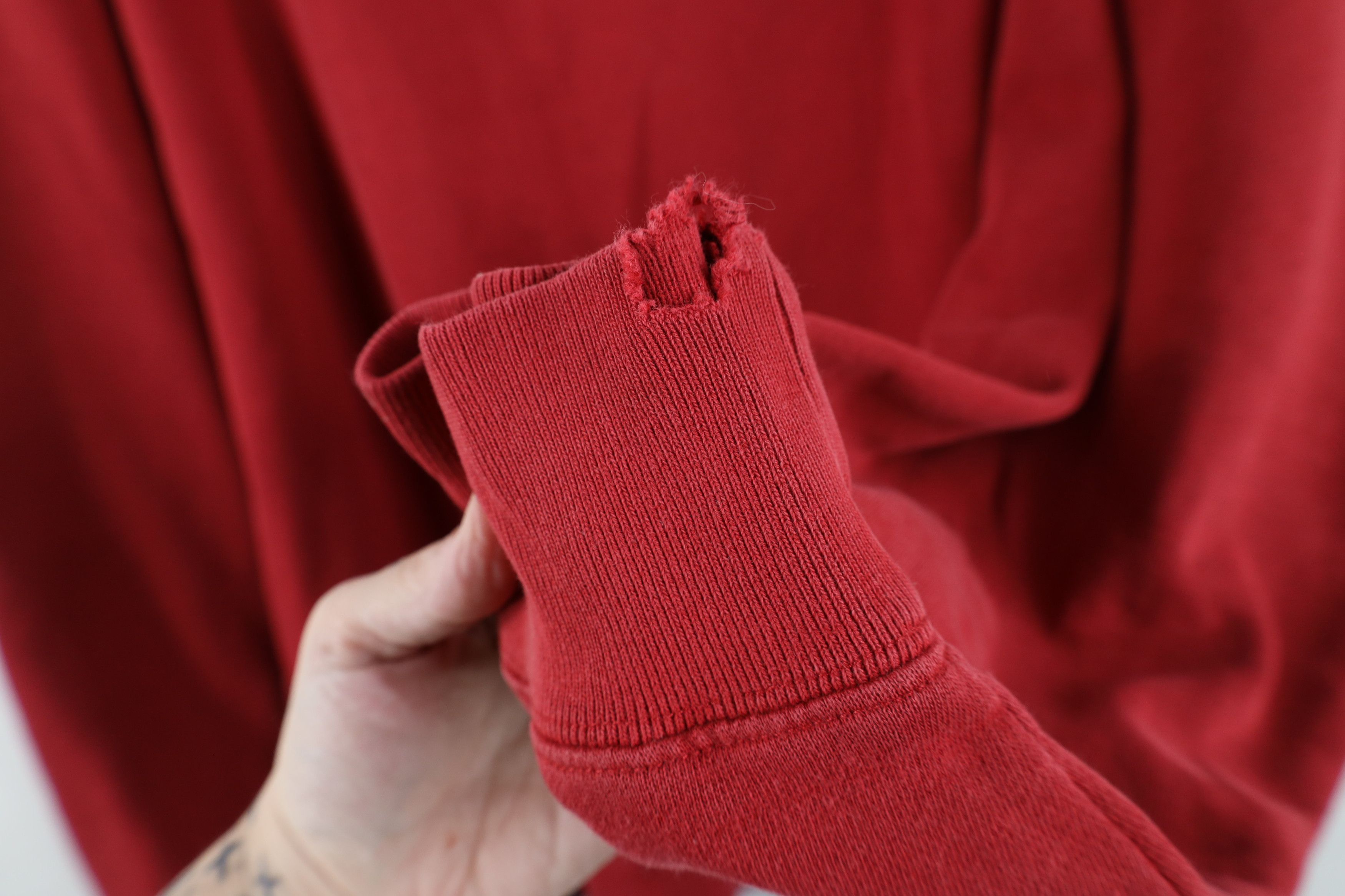 Tommy Hilfiger Vintage 90s Tommy Hilfiger Crest Crewneck Sweatshirt Red Size US L / EU 52-54 / 3 - 9 Thumbnail