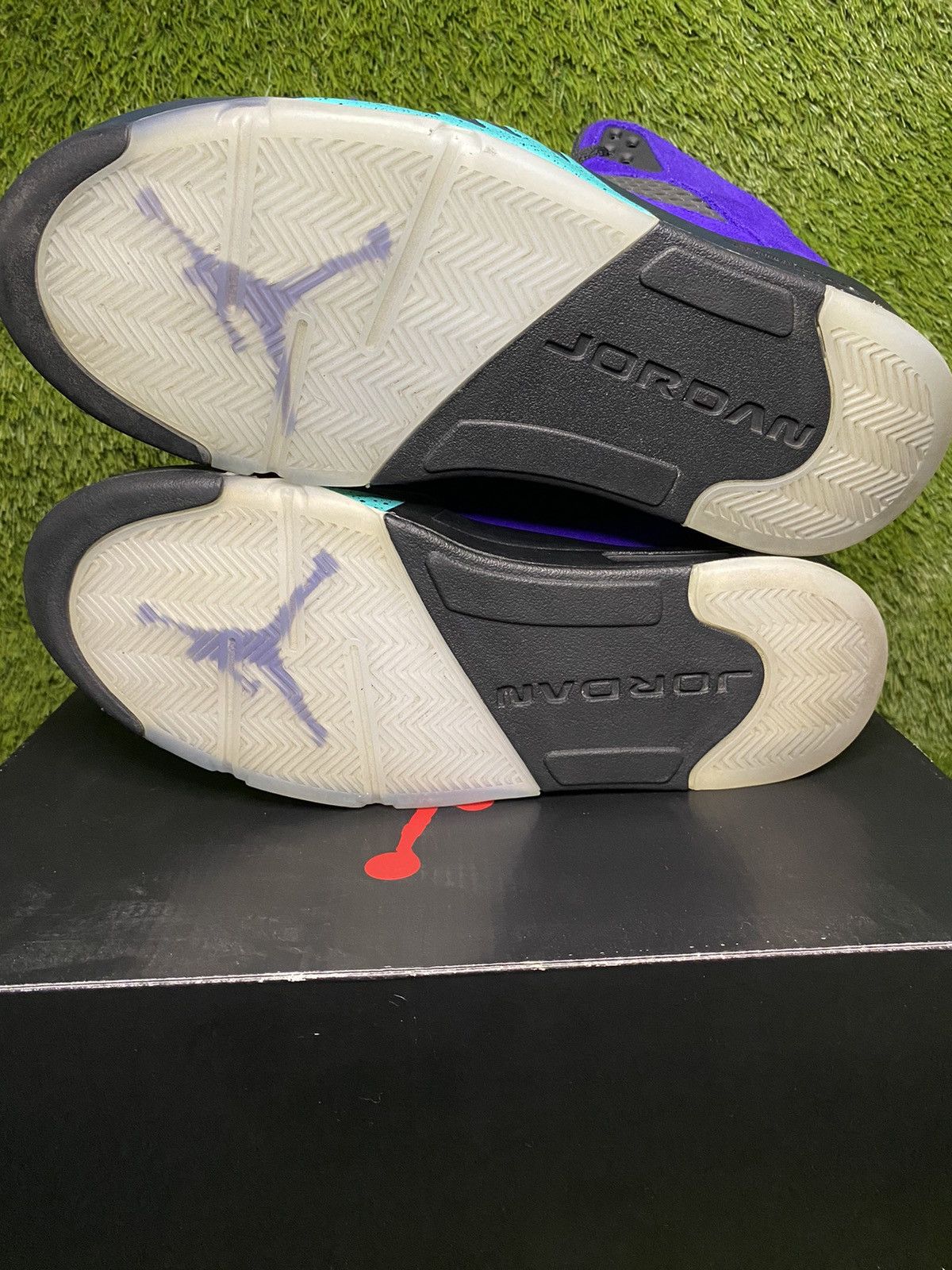 Jordan Brand Jordan 5 Alternate Grape Size US 10 / EU 43 - 7 Thumbnail