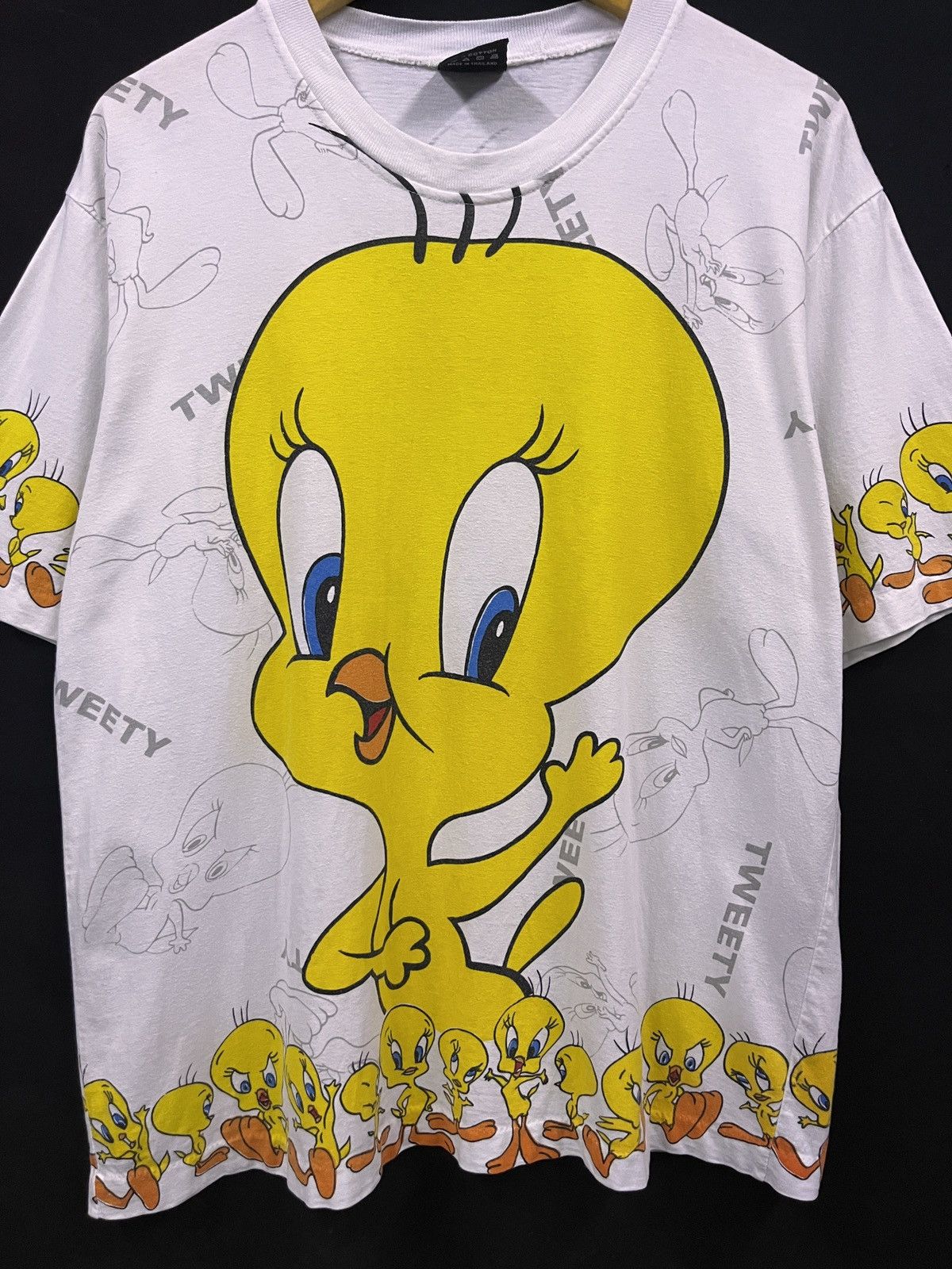 Vintage VINTAGE 90s AOP TWETTY TSHIRT Size US L / EU 52-54 / 3 - 3 Thumbnail