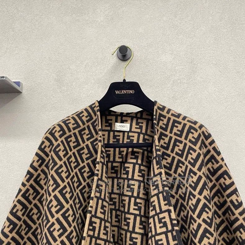 Fendi Fendi size 135*135 cm Double F Monogrammed Knit Shawl with Size M / US 6-8 / IT 42-44 - 4 Thumbnail