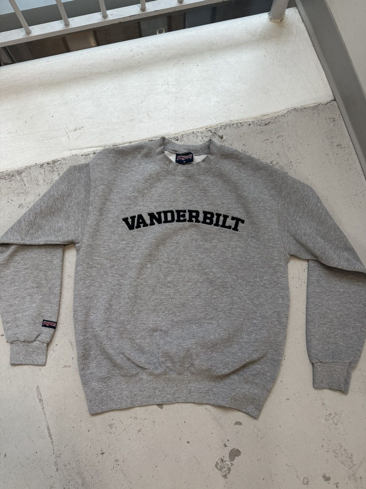 NCAA Vintage Vanderbilt University Embroidered Crewneck Medium Size US M / EU 48-50 / 2 - 1 Thumbnail
