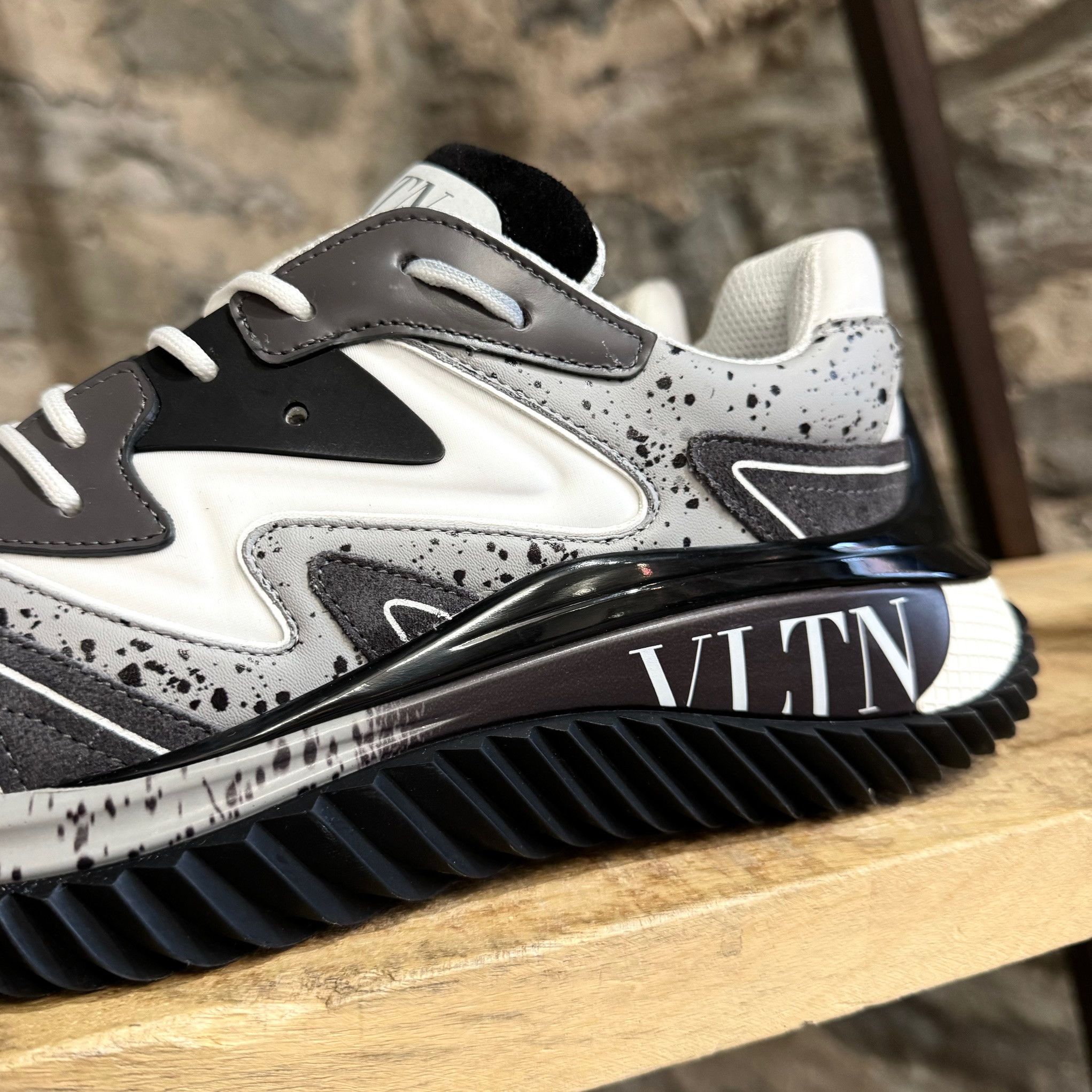 Valentino Valentino VLTN Wade Runner Black White Grey Sneakers Size US 7 / EU 40 - 8 Thumbnail