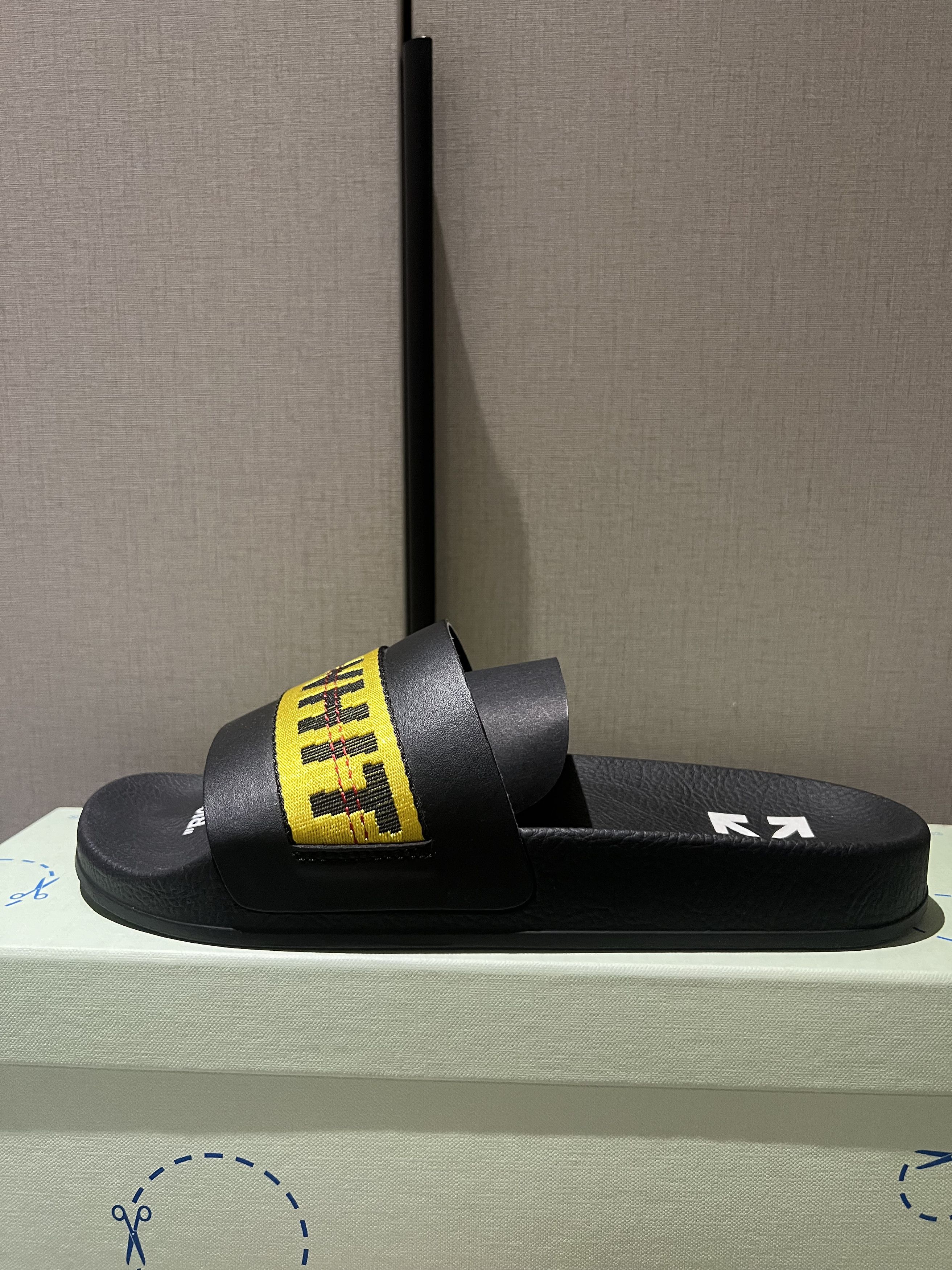 Off-White Off-White Industrial Belt Slider Black Yellow Size US 6.5 / EU 39-40 - 3 Thumbnail