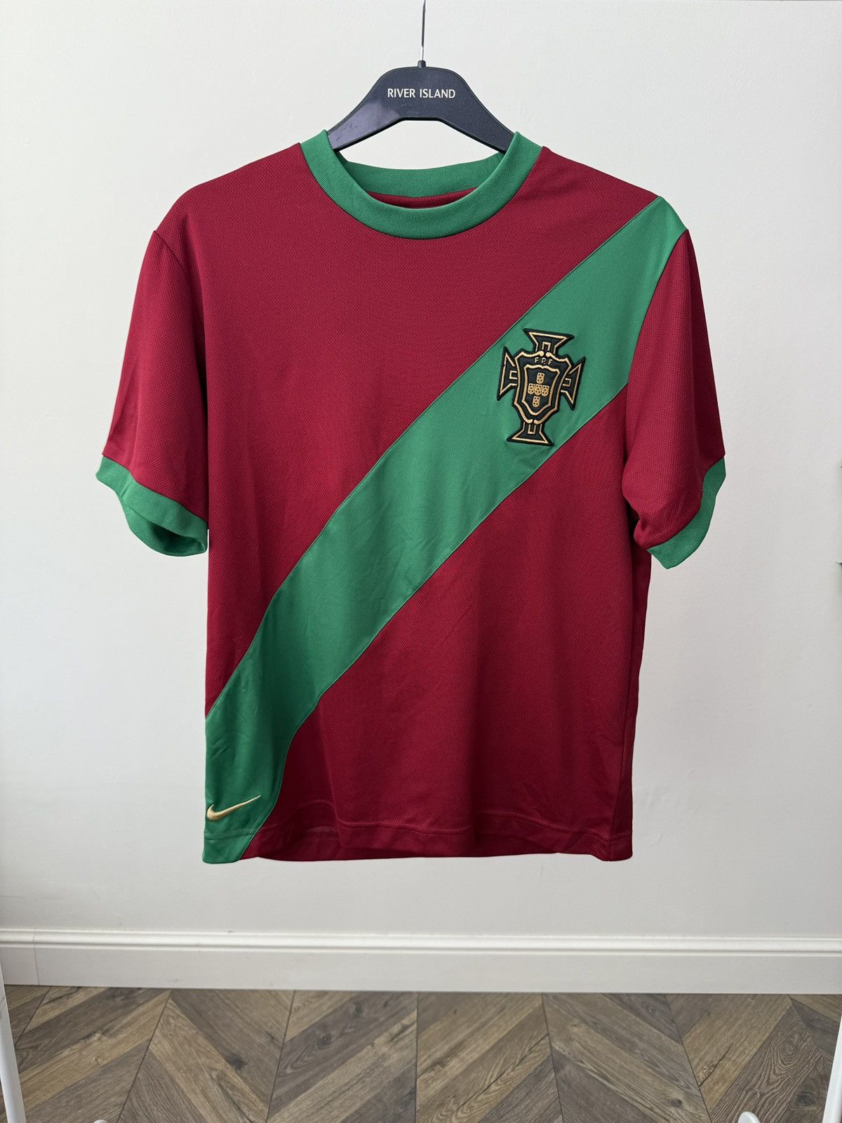 Nike Vintage Nike Portugal Cristiano Ronaldo Soccer Jersey Size US M / EU 48-50 / 2 - 1 Thumbnail