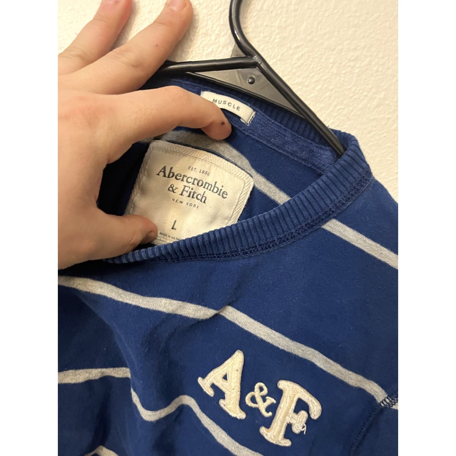 Abercrombie & Fitch VINTAGE Abercrombie & Fitch Men's Long Sleeve Sweater Crew Neck Striped Blue White Adult Large Preppy Size US L / EU 52-54 / 3 - 3 Thumbnail
