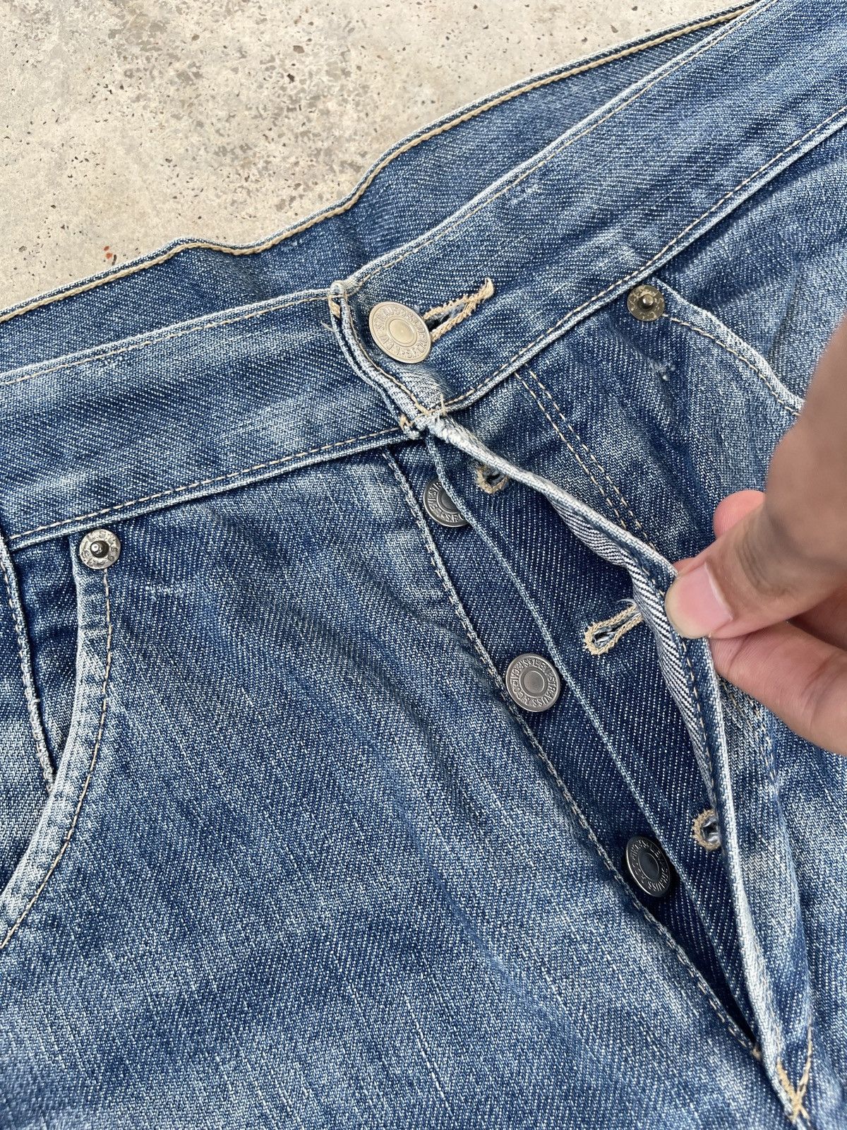 Levi's × Levi's Vintage Clothing × Vintage Levi’s Vintage Y2K Faded Blue Denim Jeans Size US 32 / EU 48 - 5 Thumbnail
