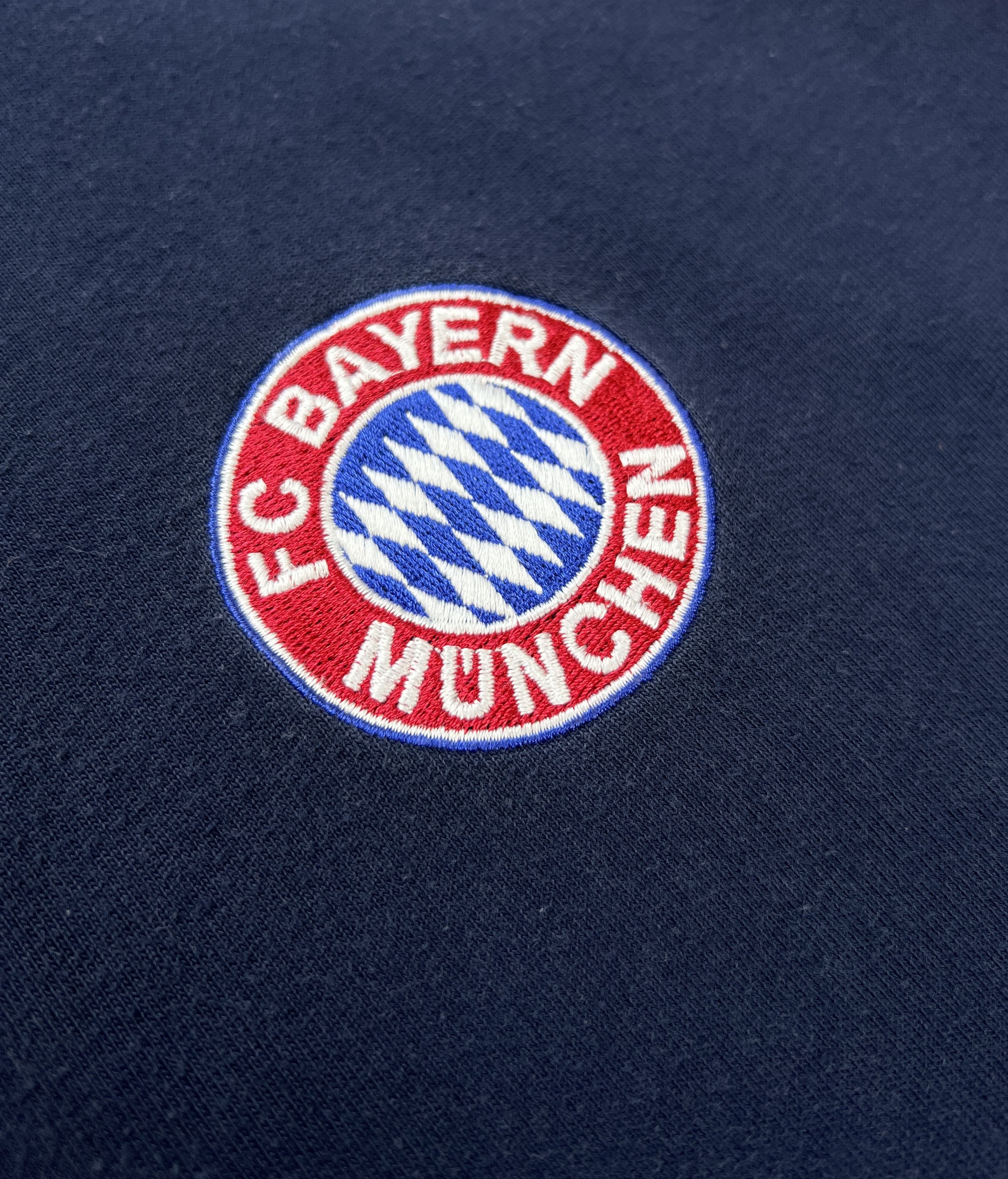 Adidas Vintage 2002 Adidas Bayern Munich UEFA 1/4 Zip Polo Shirt Size US XL / EU 56 / 4 - 4 Thumbnail