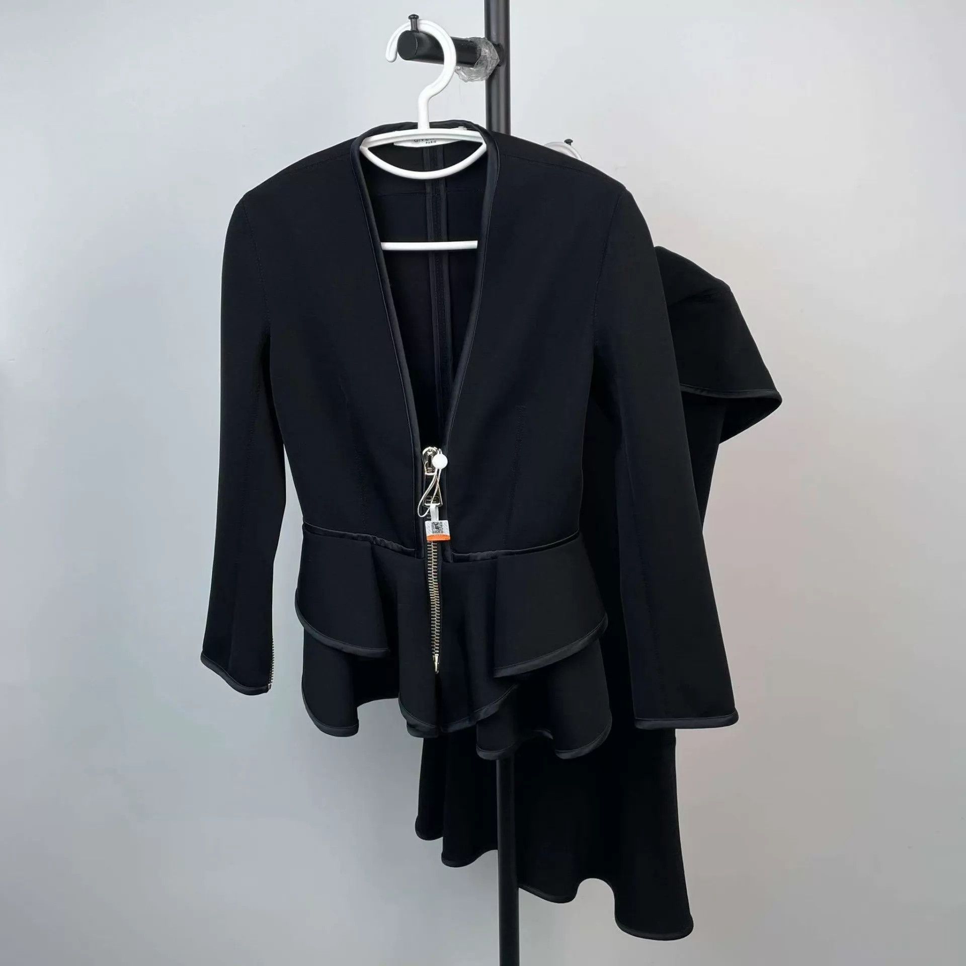 Givenchy Givenchy tailored skirt suit 97 New Black 38 Size XS / US 0-2 / IT 36-38 - 1 Thumbnail