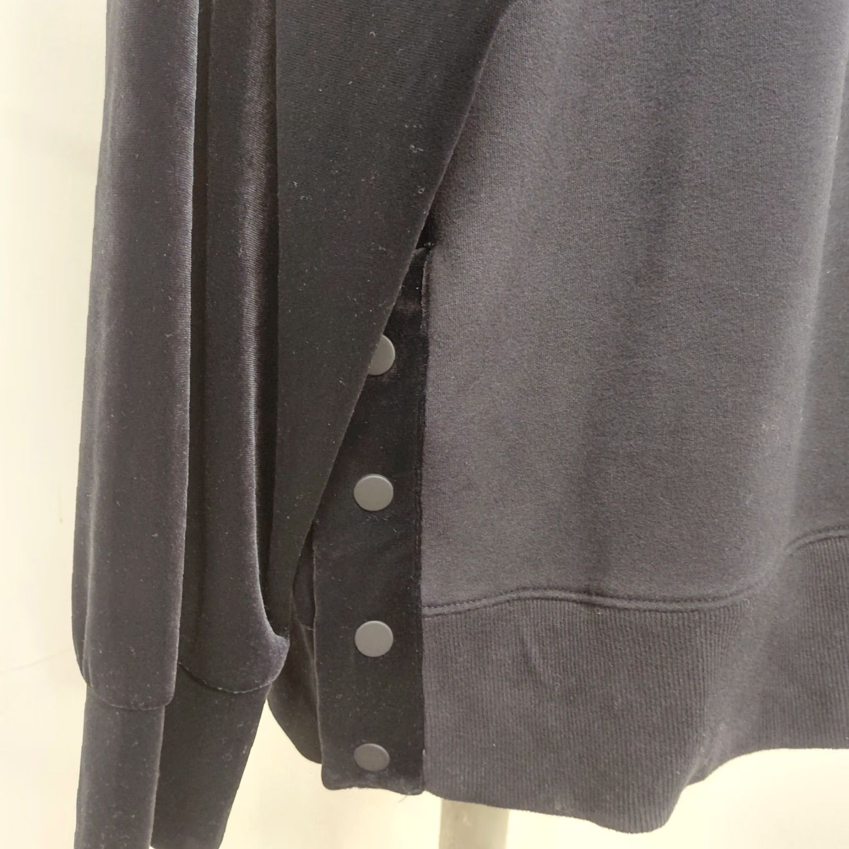 Athleta **Black Athleta Blouse Women Medium Knit Velour Tunic** The **Black Athleta Blouse Women Medium Knit Velour Tunic** Size M / US 6-8 / IT 42-44 - 5 Thumbnail