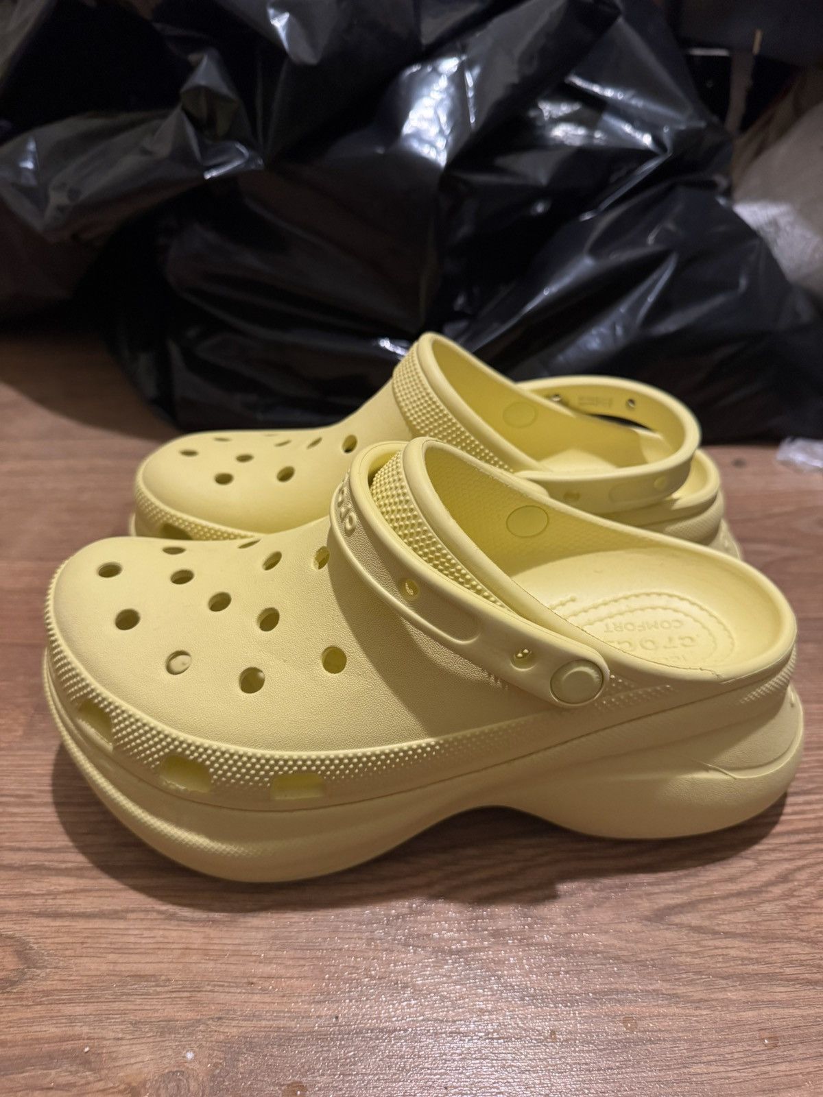 Crocs Yellow Crocs Size US 9 / IT 39 - 3 Thumbnail