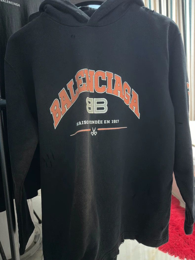 Balenciaga Balenciaga Scissors destroy sweaters Size US S / EU 44-46 / 1 - 1 Thumbnail