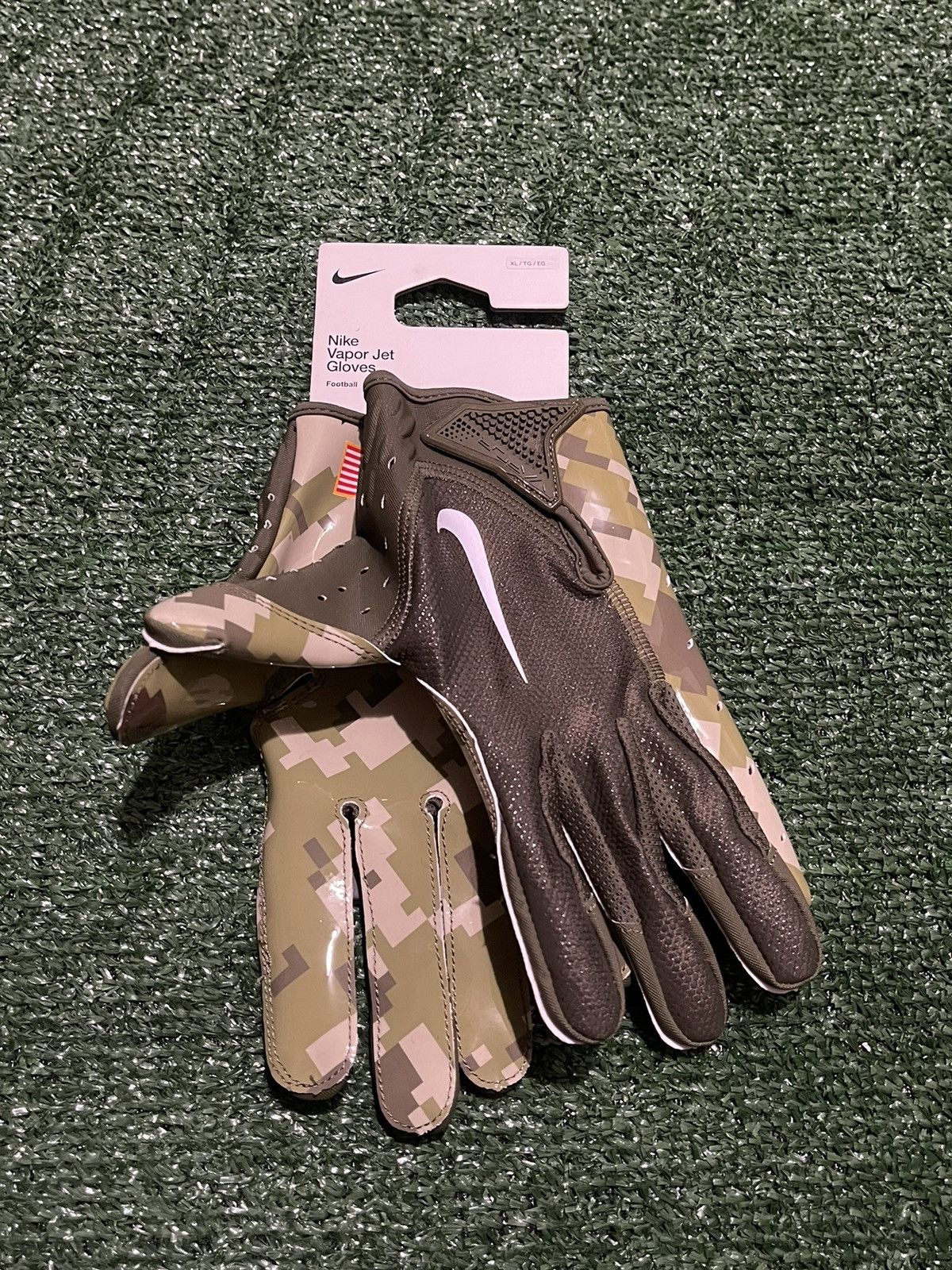 Nike salute best sale to service gloves