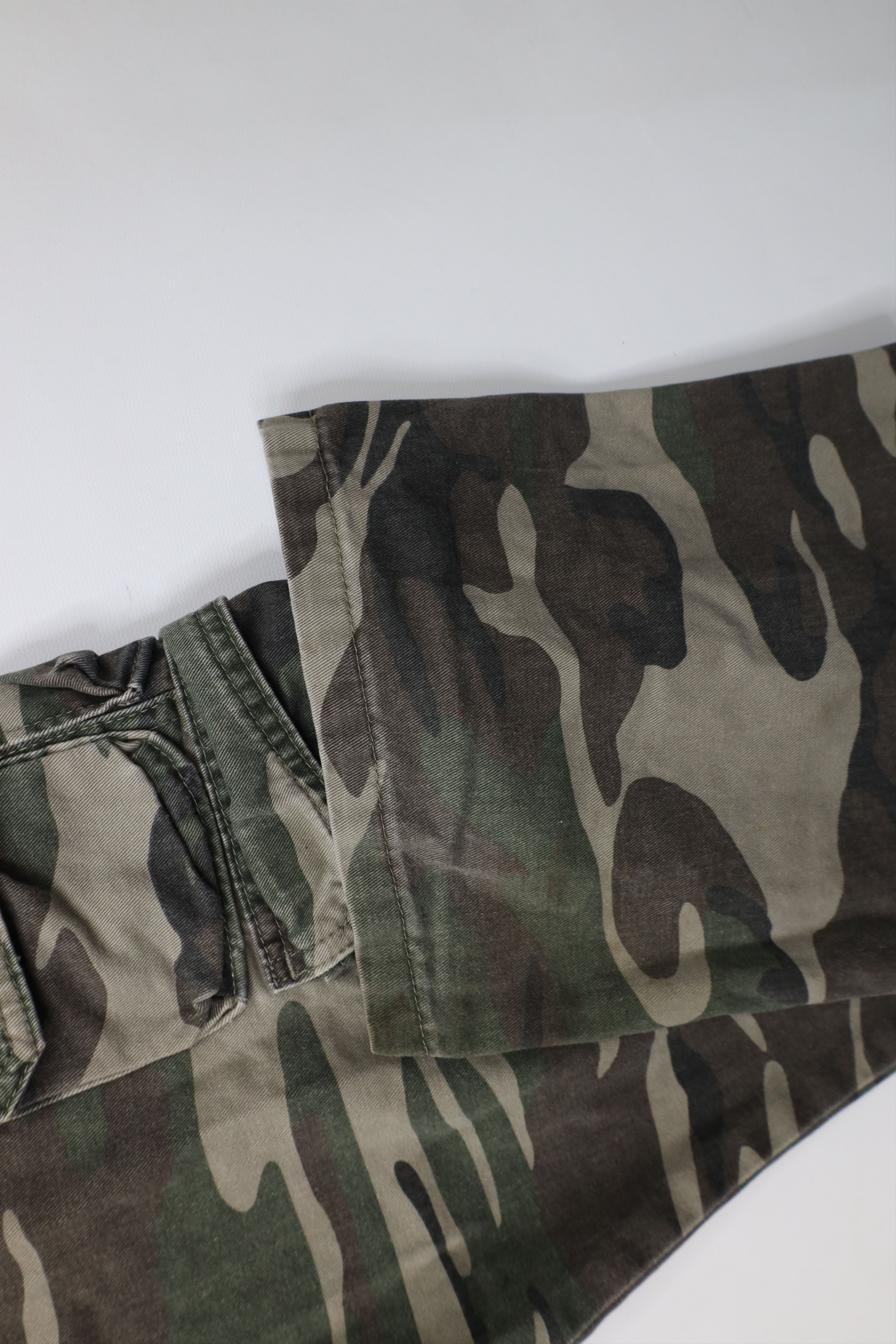 Vintage × Wrangler Vintage Y2K Wrangler Relaxed Wide Leg Camouflage Cargo Pants Size US 32 / EU 48 - 7 Thumbnail