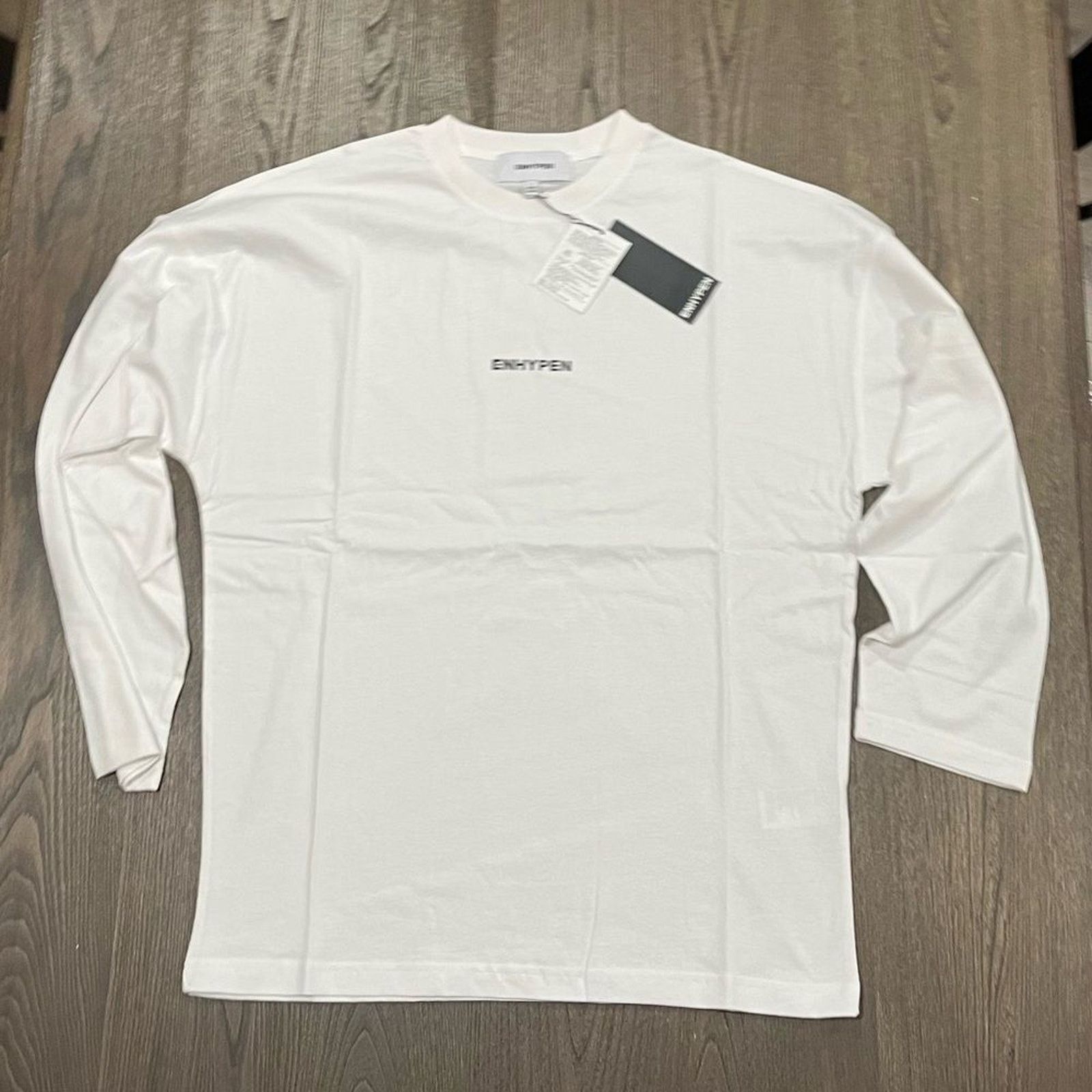 Vintage NWT Enhypen Band Dawn Dusk White Long Sleeve T-Shirt Size L Size US L / EU 52-54 / 3 - 1 Thumbnail
