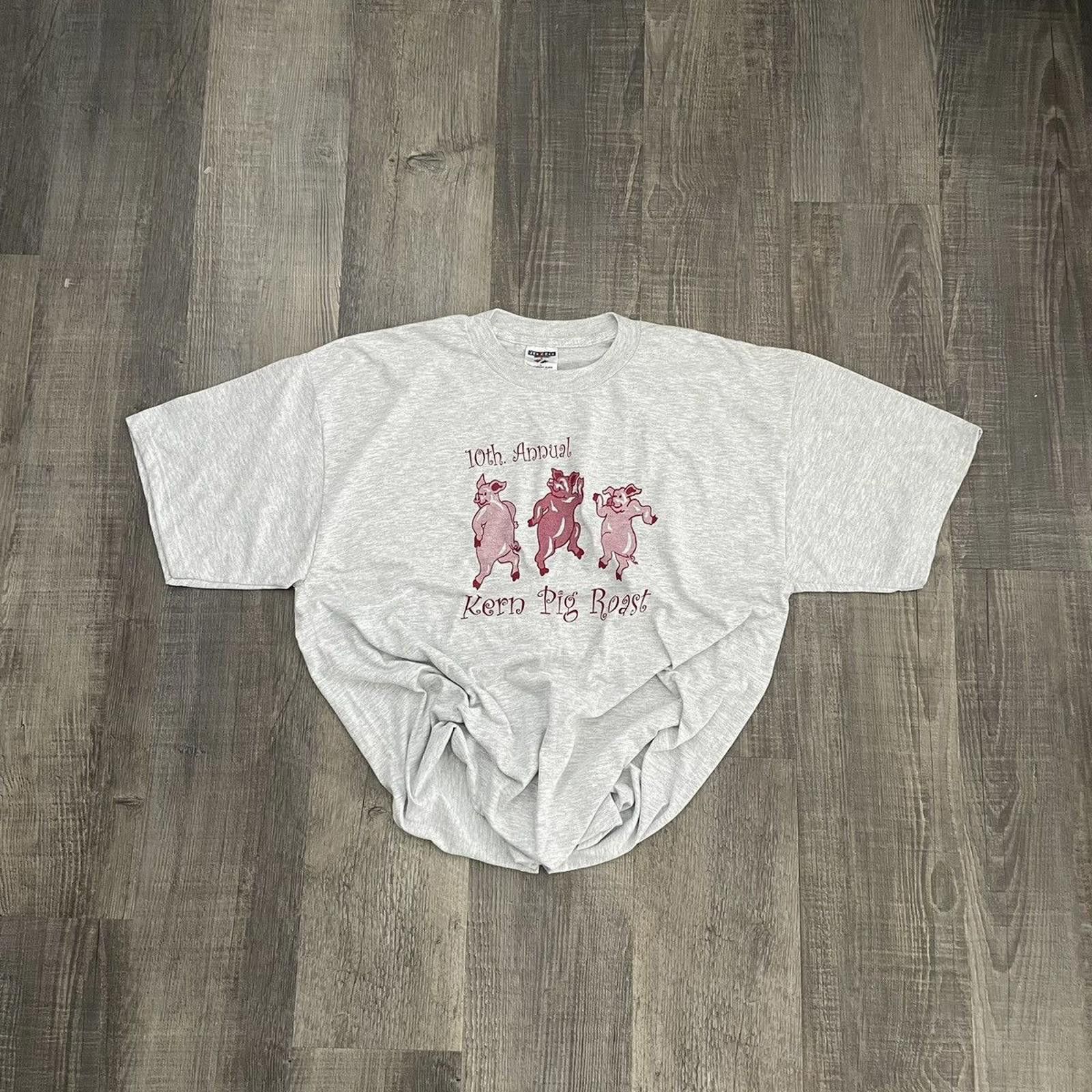 Jerzees JERZEES • VNTG "Pig Roast" Pre Shrunk Tee (XL) Size US XL / EU 56 / 4 - 1 Thumbnail