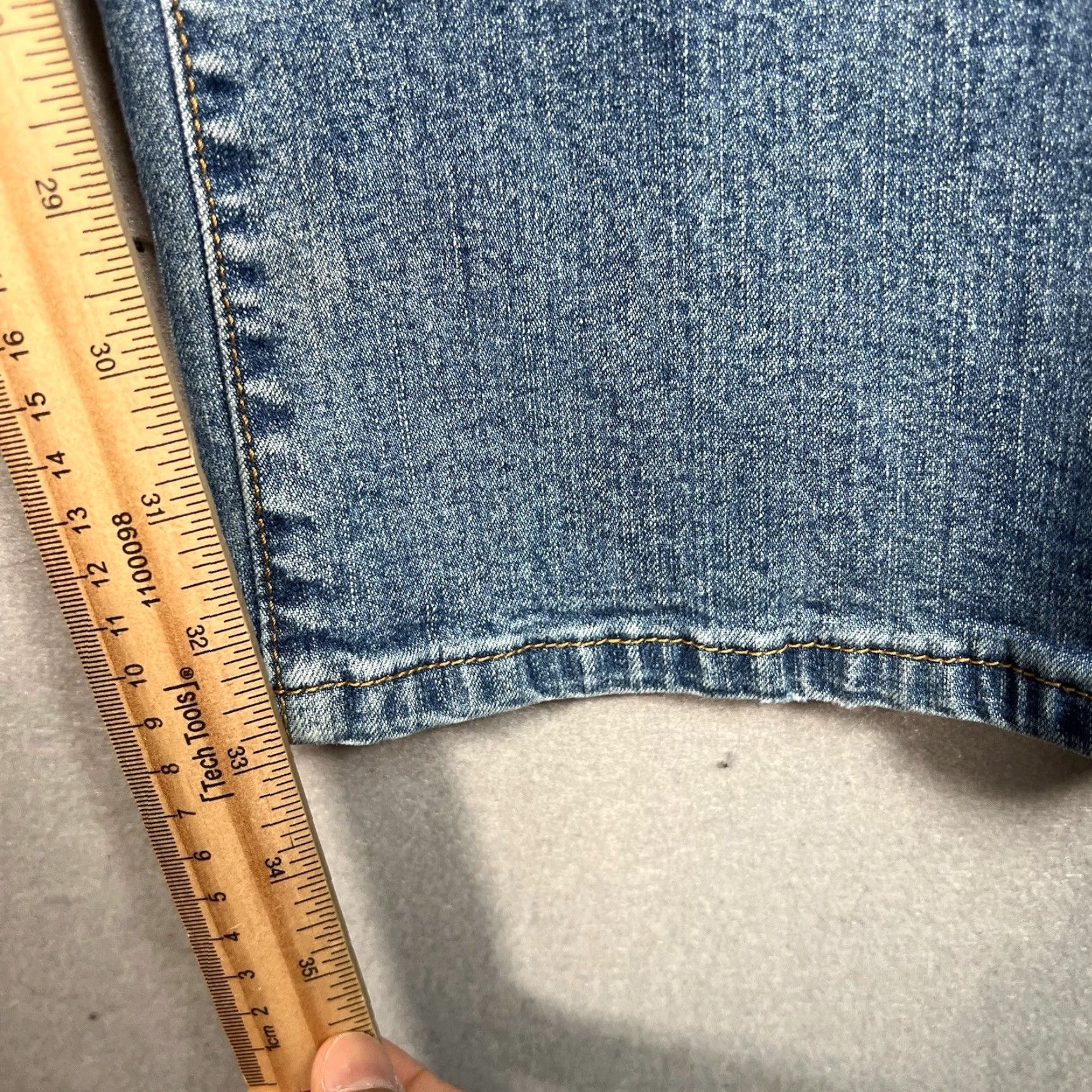Levi's VINTAGE Levis 550 Jeans 16 L Blue Denim Relaxed Boot Cut Light Wash Womens Size 38" / US 16 / IT 52 - 5 Thumbnail