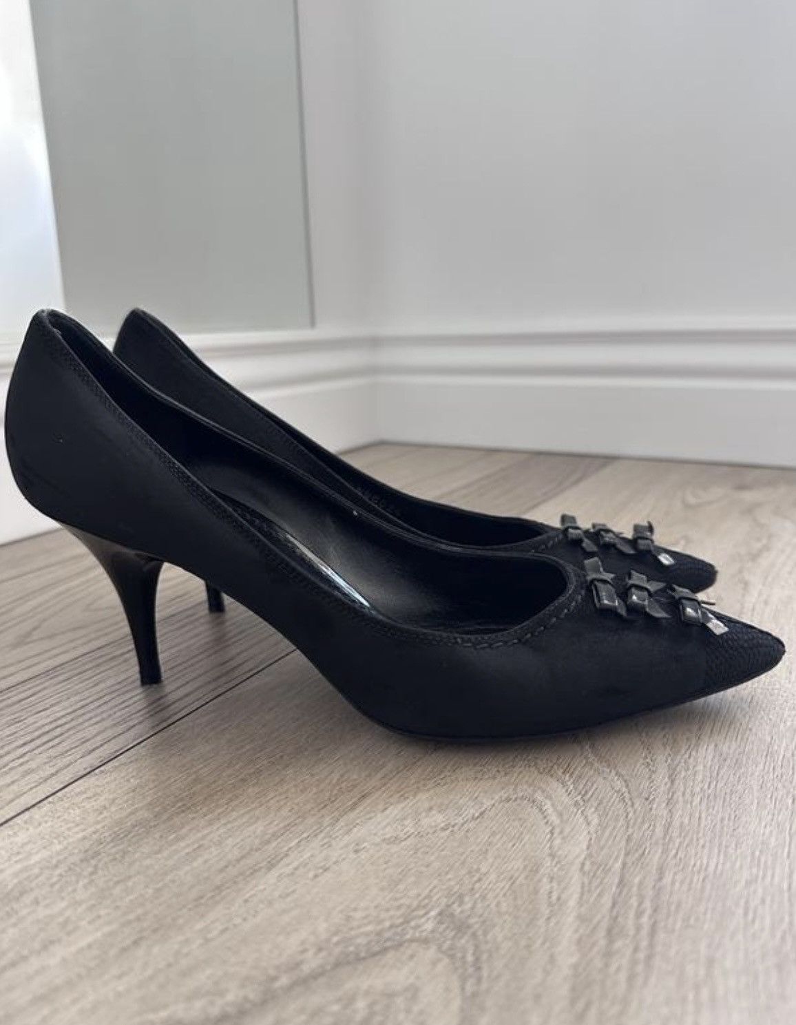 Louis Vuitton Vintage Louis Vuitton Ribbon Suede Pumps Size US 8.5 / IT 38.5 - 2 Thumbnail