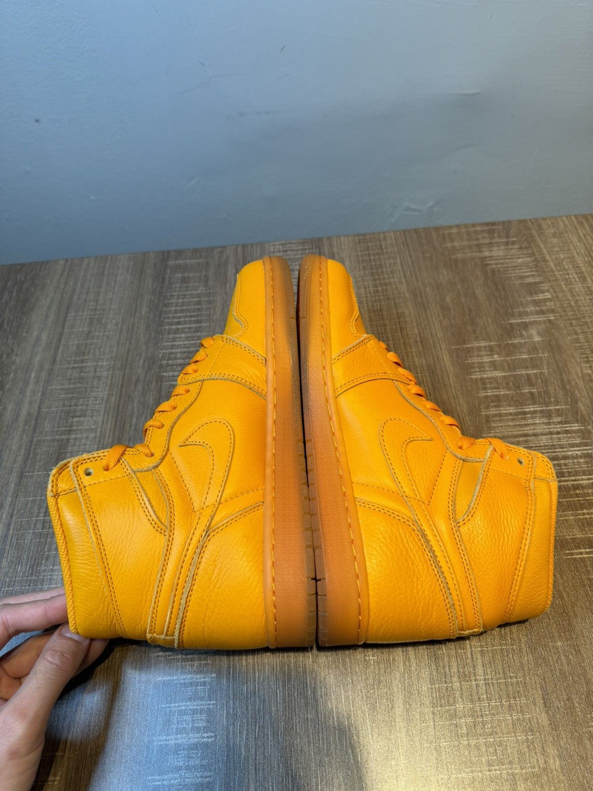 Jordan Brand SZ 8 Nike Air Jordan 1 High OG Gatorade Shoes Sneakers Size US 8 / EU 41 - 5 Thumbnail