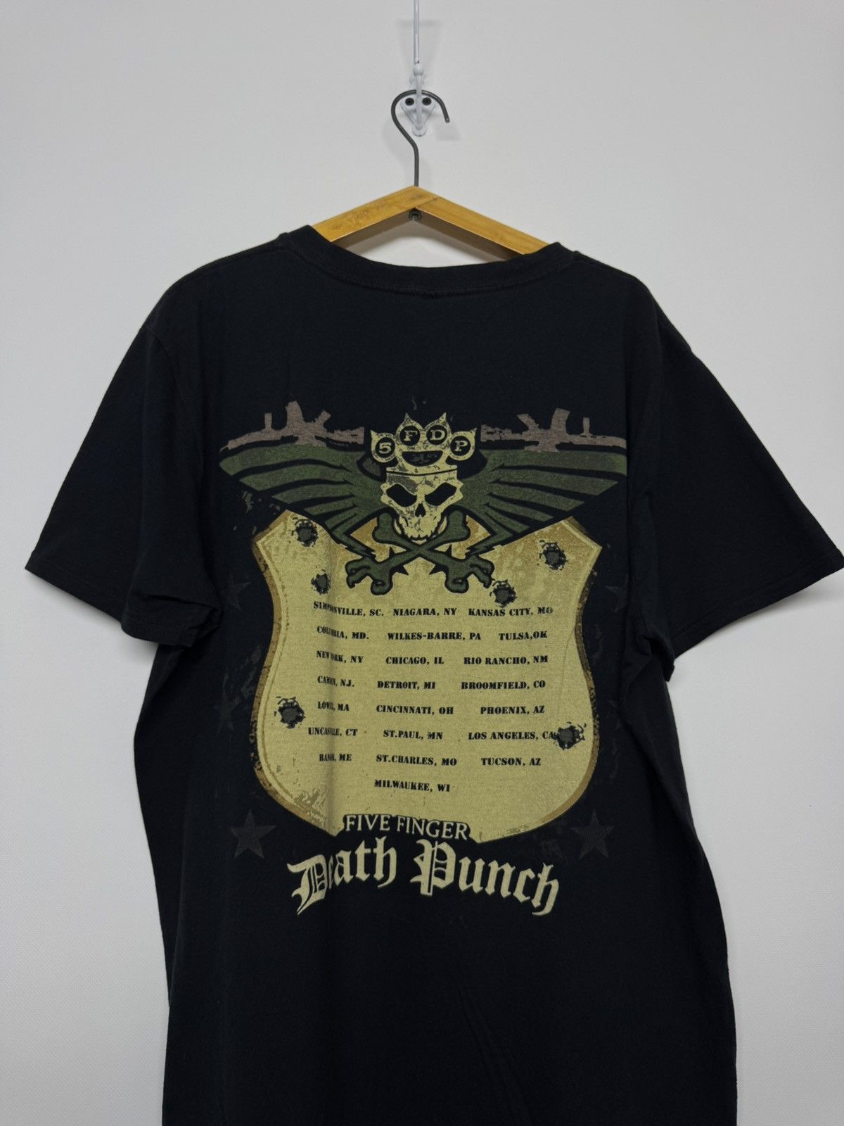 Gildan FIVE FINGER DEATH PUNCH OFFICIAL BAND CONCERT MUSIC T-SHIRT Size US L / EU 52-54 / 3 - 1 Thumbnail