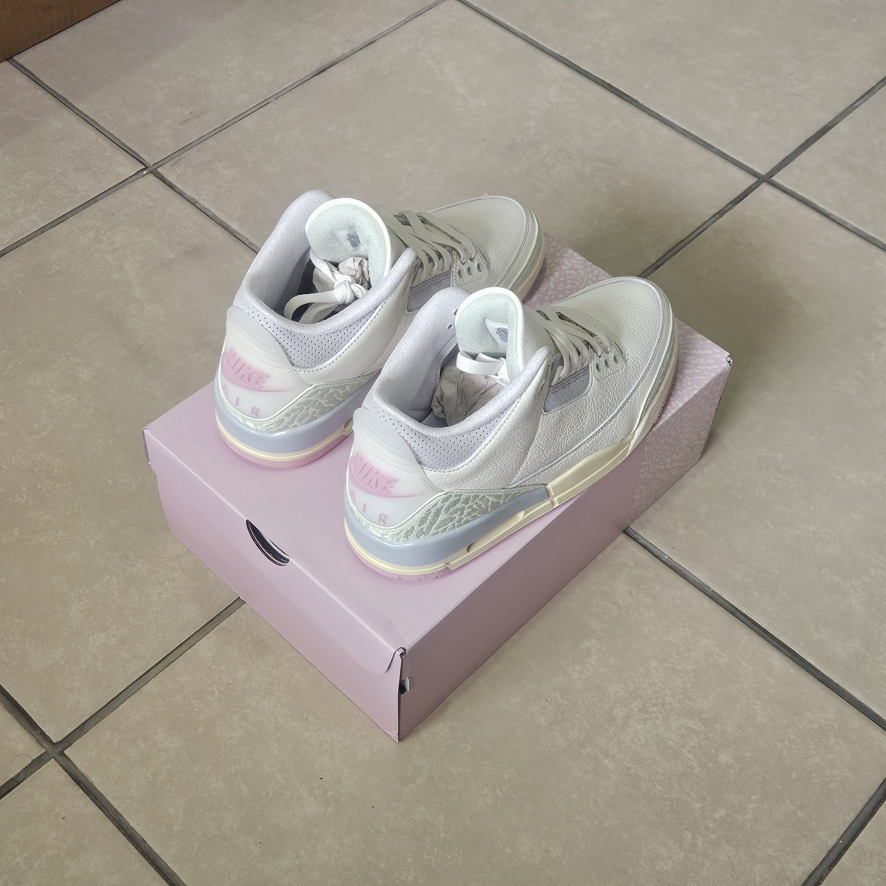 Jordan Brand Nike Air Jordan 3 retro spring is in the air Size US 9 / EU 42 - 2 Thumbnail