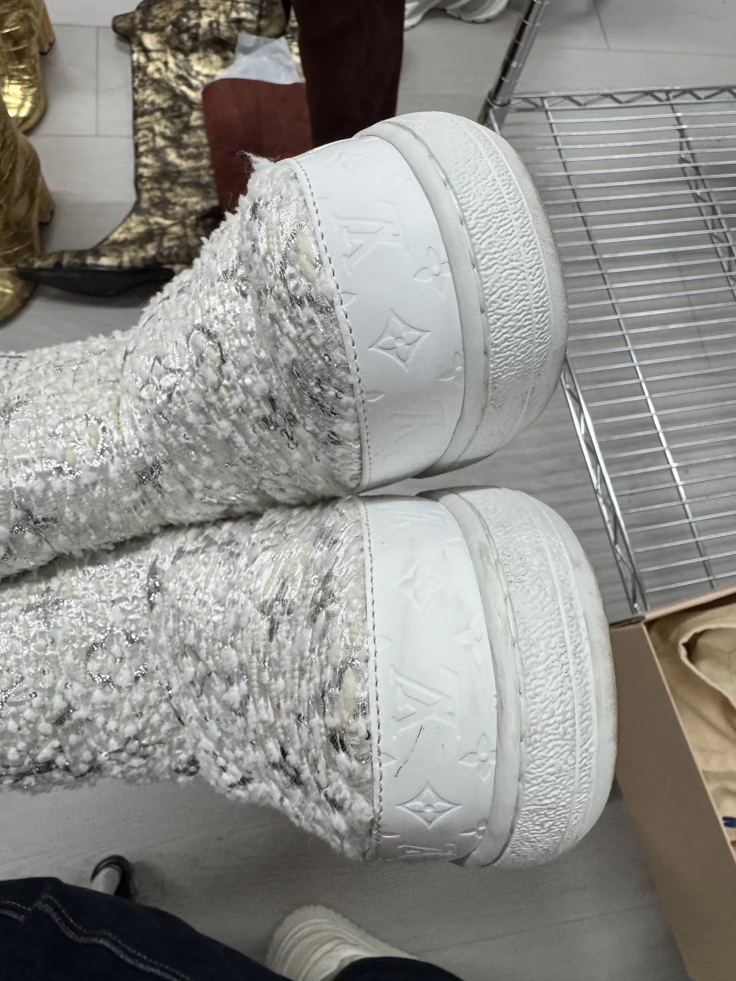 Louis Vuitton LV satin snow boots white size 37 Size US 6 / IT 36 - 5 Thumbnail