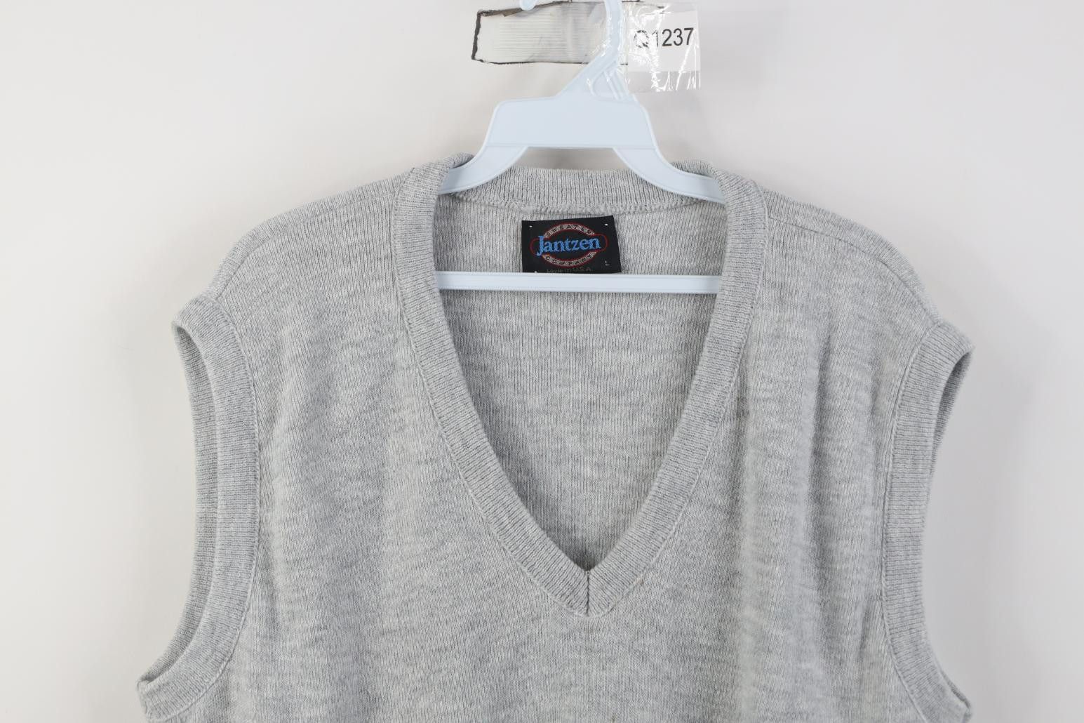 Vintage Vintage 70s Streetwear Soft Knit V-Neck Sweater Vest USA Size US L / EU 52-54 / 3 - 2 Thumbnail