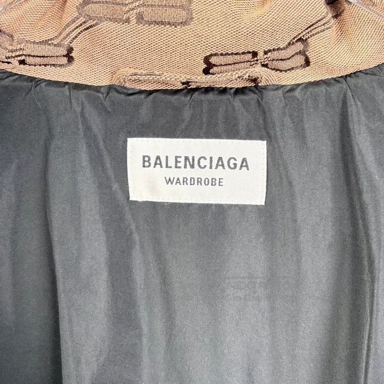 Balenciaga Balenciaga Short Double B Full Print Stand Collar Down Jac Size XS / US 0-2 / IT 36-38 - 6 Thumbnail