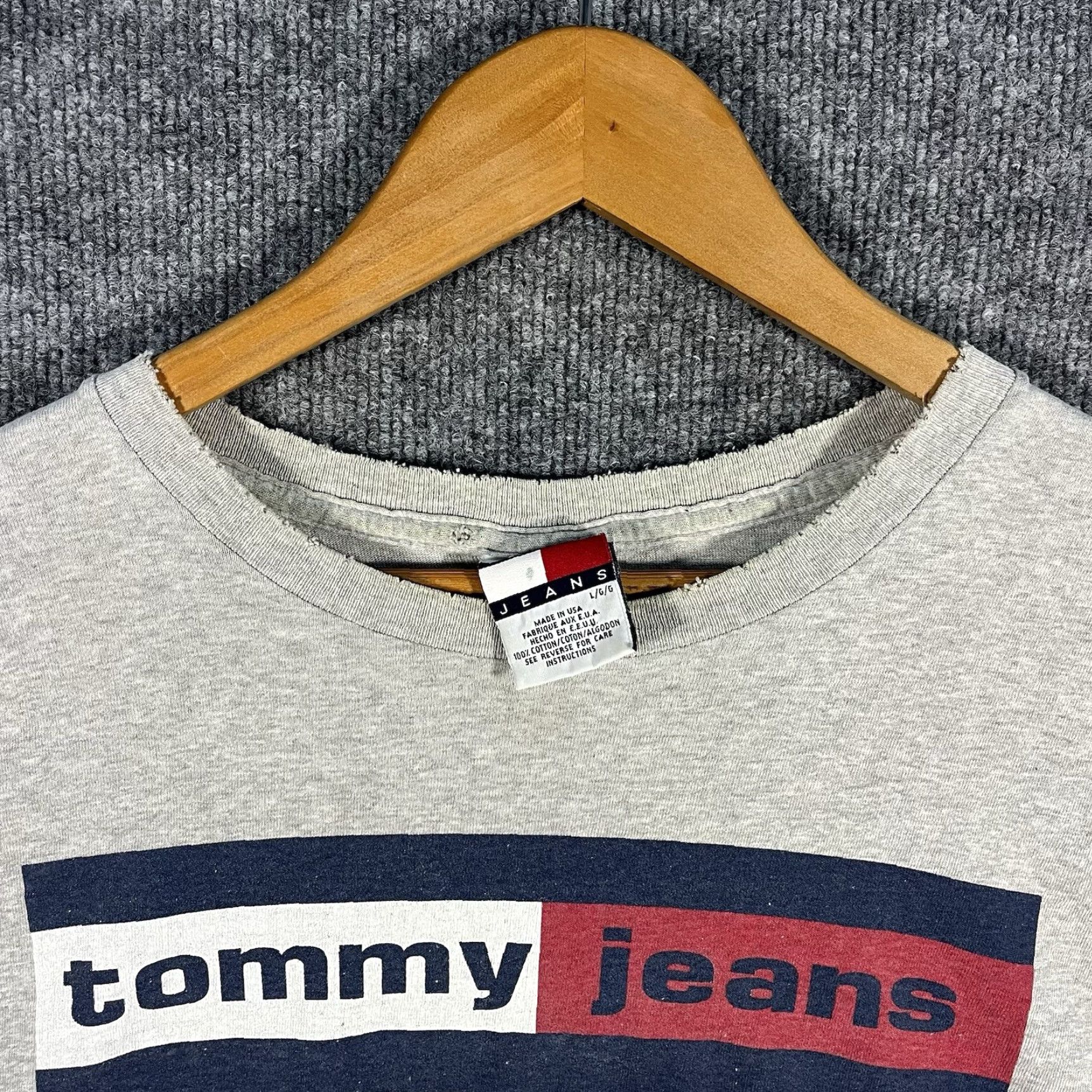 Tommy Hilfiger VINTAGE Tommy Hilfiger Tommy Jeans T-Shirt Logo Flag Gray Crew Neck Short Sleeve Large USA 90s Mens Size US L / EU 52-54 / 3 - 4 Thumbnail