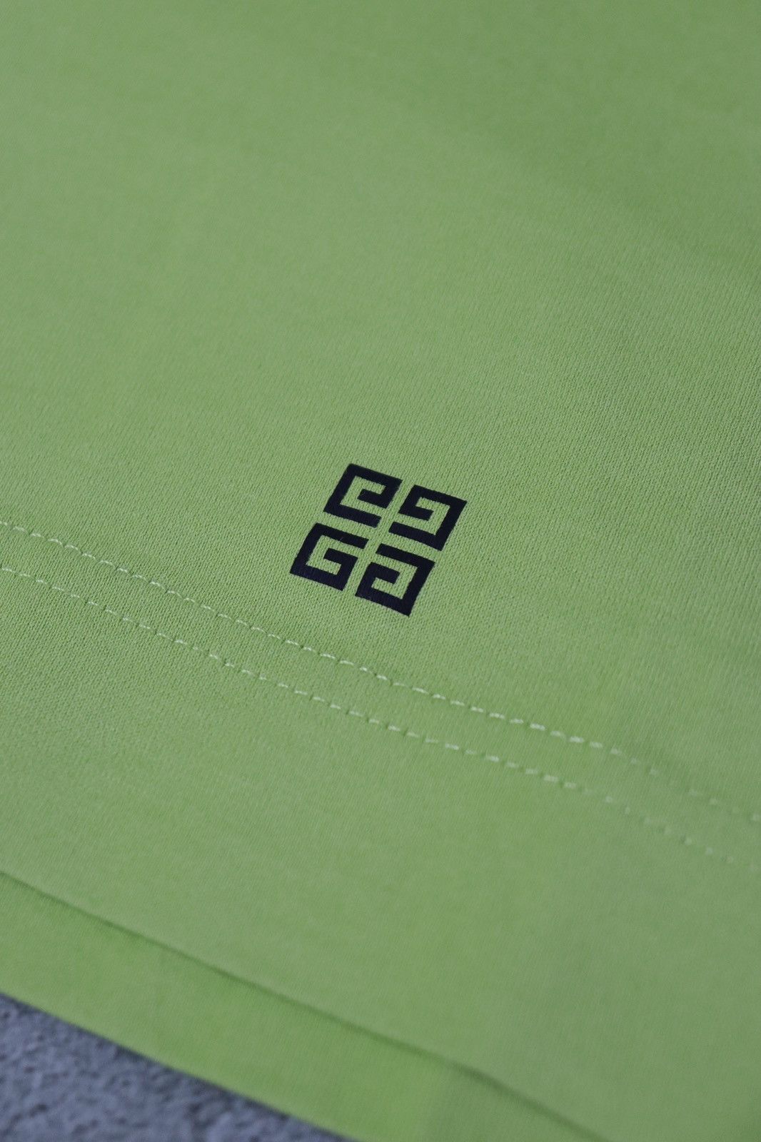 Givenchy Givenchy Reverse Logo T-Shirt Lime Green XS Made in Portugal Size US XS / EU 42 / 0 - 6 Thumbnail