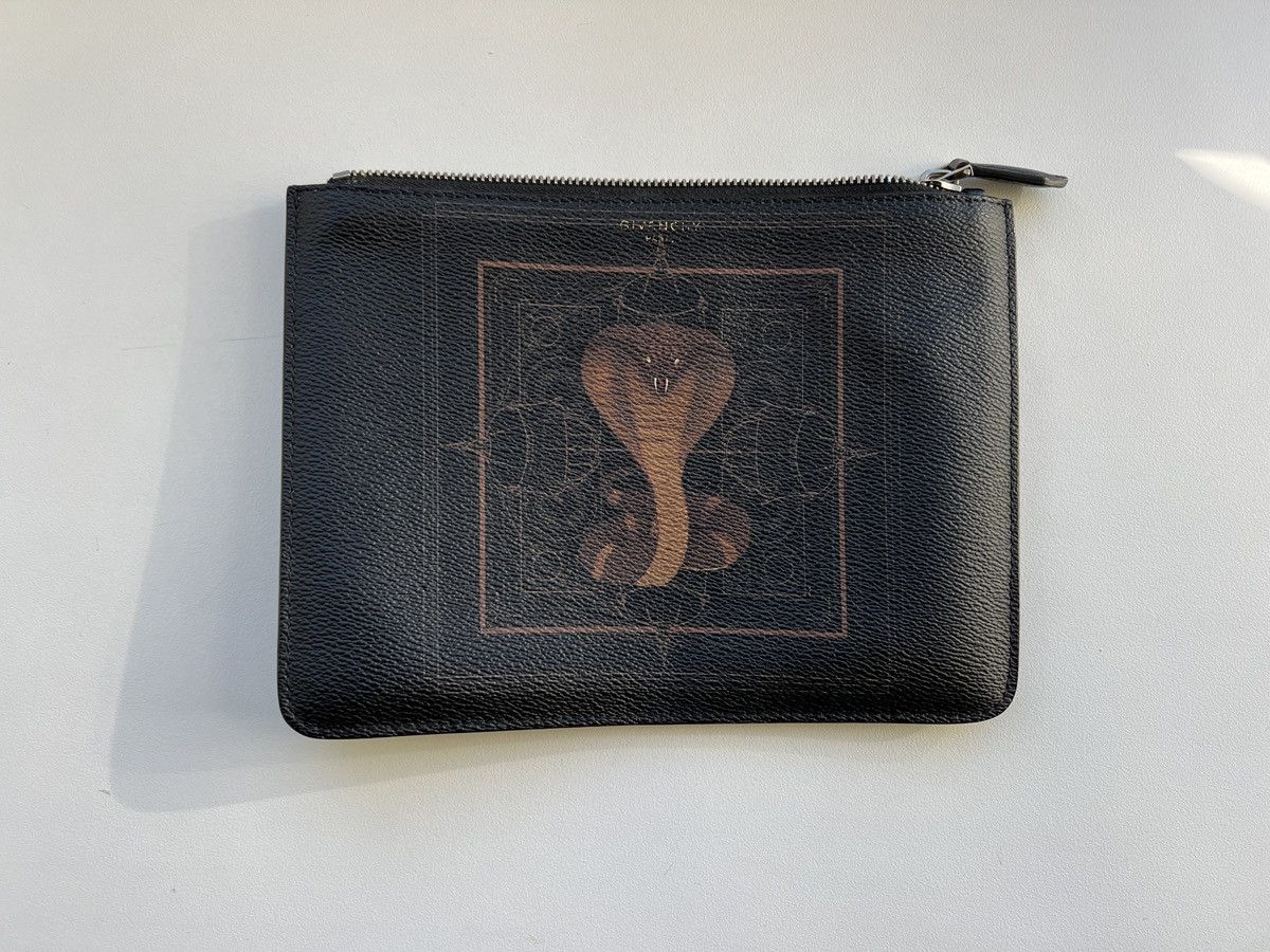 Givenchy Small Givenchy pouch, with Cobra print. Size ONE SIZE - 1 Thumbnail