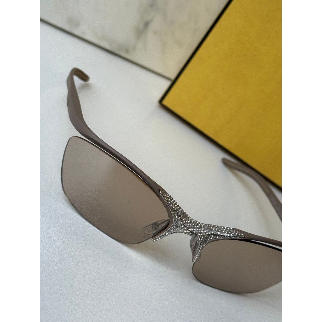 Fendi NEW Fendi FE40176U Crystal Mask Sunglasses Beige $1210 Size ONE SIZE - 5 Thumbnail