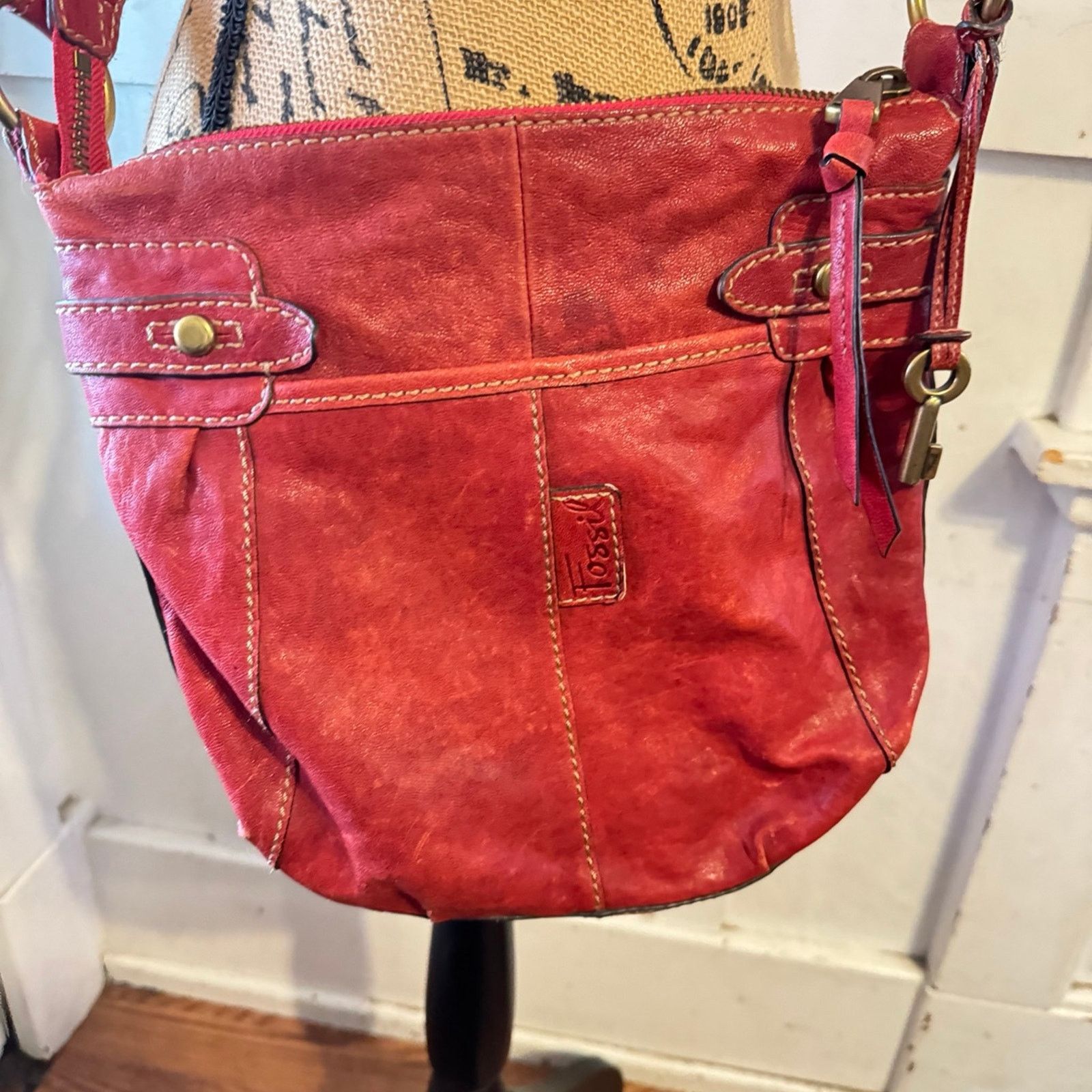 Fossil VTG red leather Fossil crossbody bag Size ONE SIZE - 4 Thumbnail