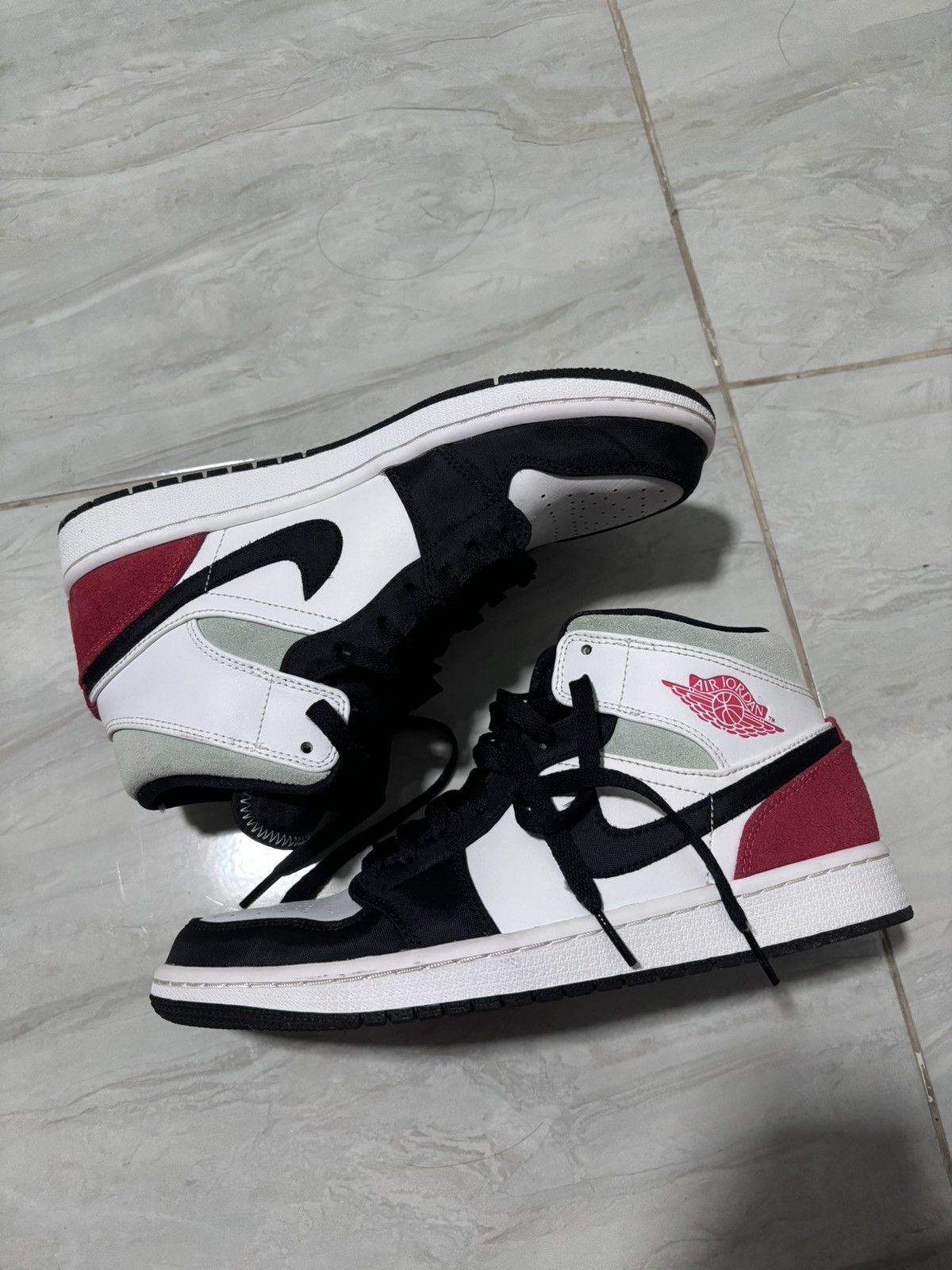 Nike AIR JORDAN 1 MID SE “RED BLACK TOE” Size US 8.5 / EU 41-42 - 1 Thumbnail