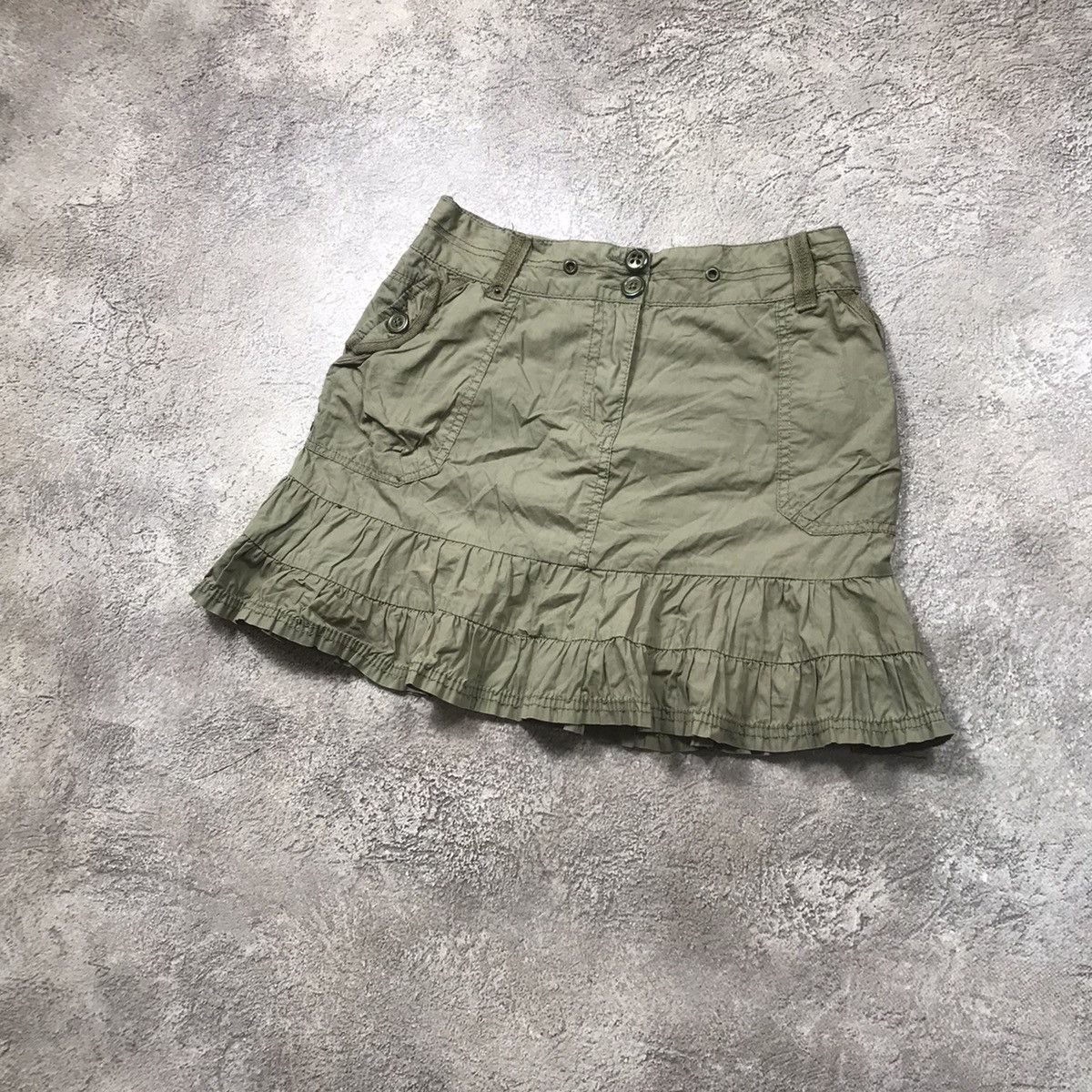 Vintage Vintage Y2K Khaki Mini Skirt Ruffle Hem Streetwear Baggy 27 Size 27" / US 4 / IT 40 - 2 Thumbnail