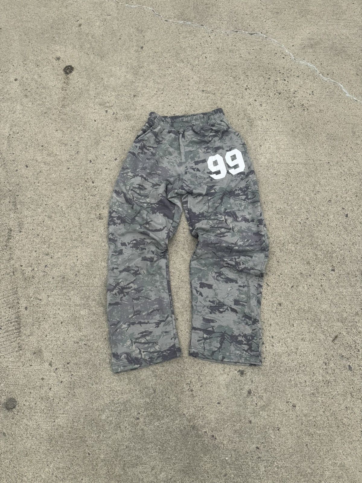 image of Brainwashed Real Tree Sweat Pants in Camo, Men's (Size 34)