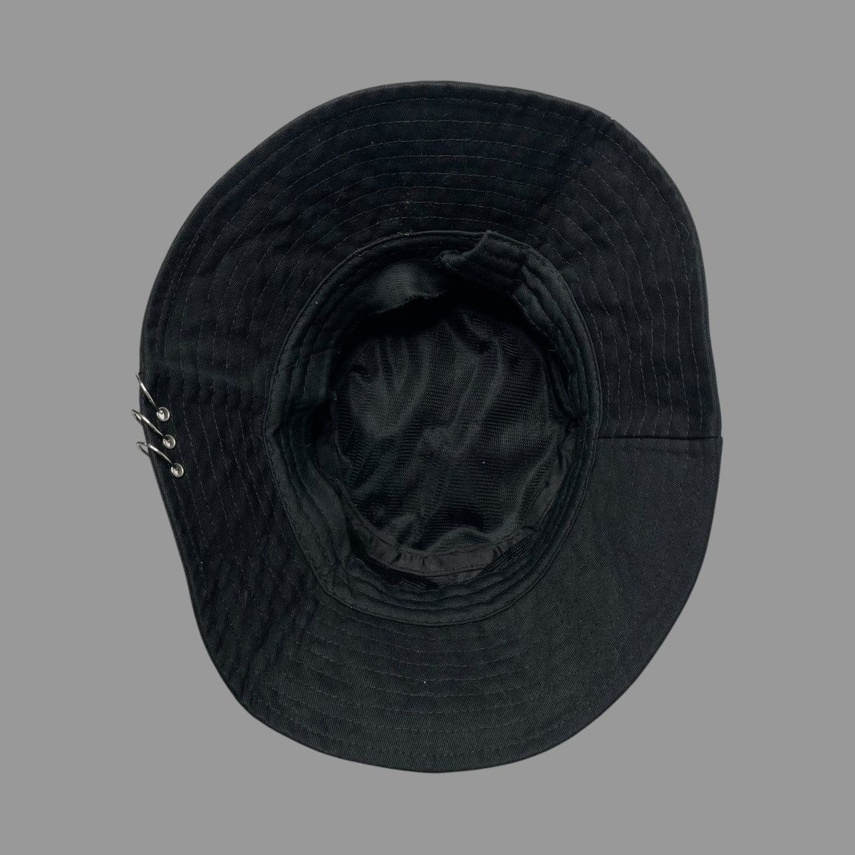 Vintage Vintage 90s avante garde piercing bucket hat Size ONE SIZE - 5 Thumbnail