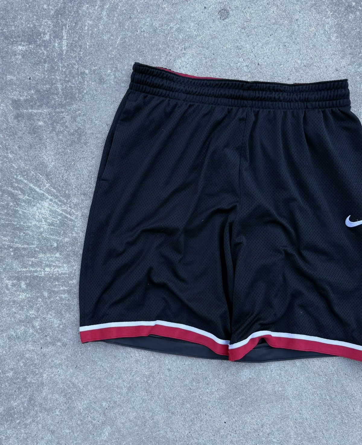 Nike Vintage Nike Y2K avantgarde streetwear shorts Size US 34 / EU 50 - 4 Thumbnail