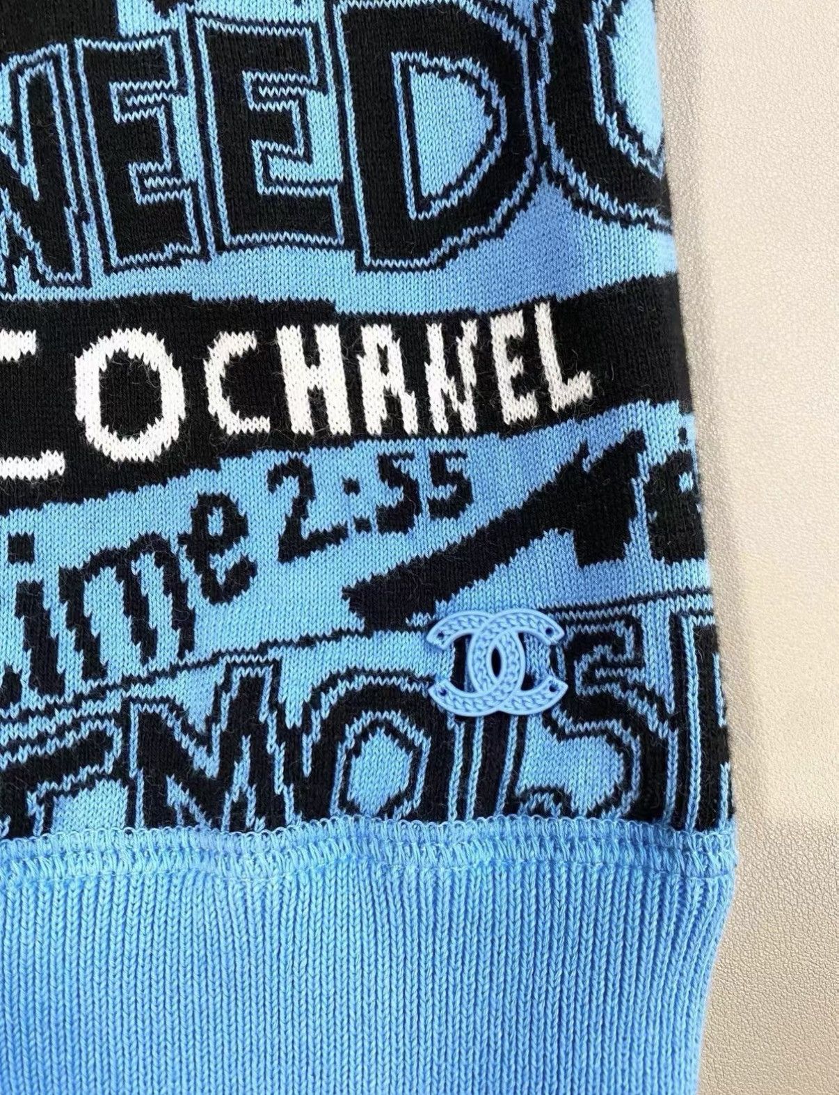 Chanel Chanel Letter Graffiti Sweatshirt J33 Size XS / US 0-2 / IT 36-38 - 4 Thumbnail